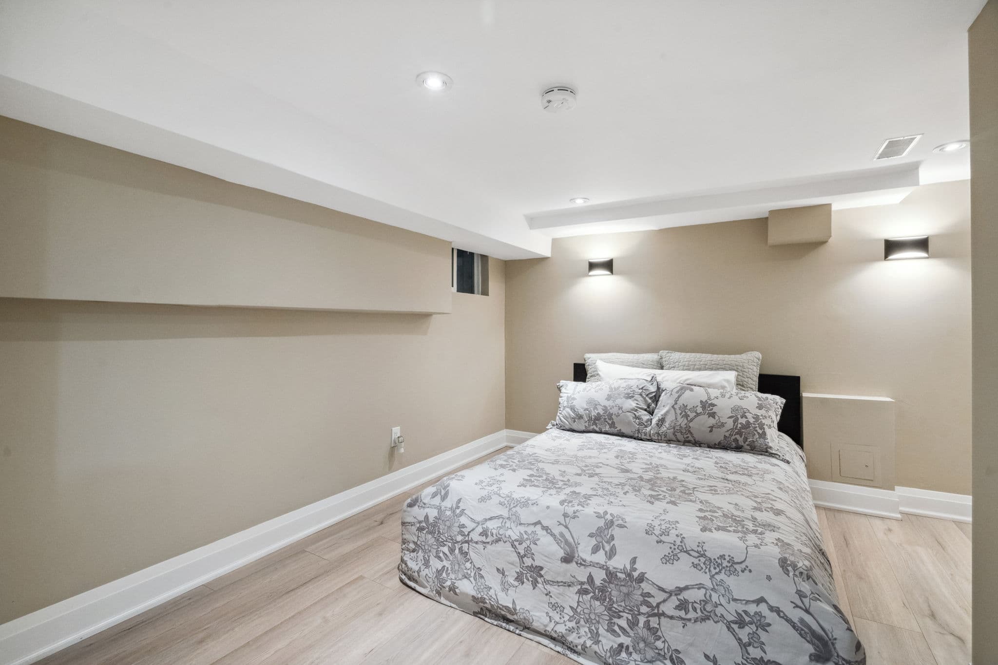 69 Seymour Ave Toronto, ON M4J 3T6