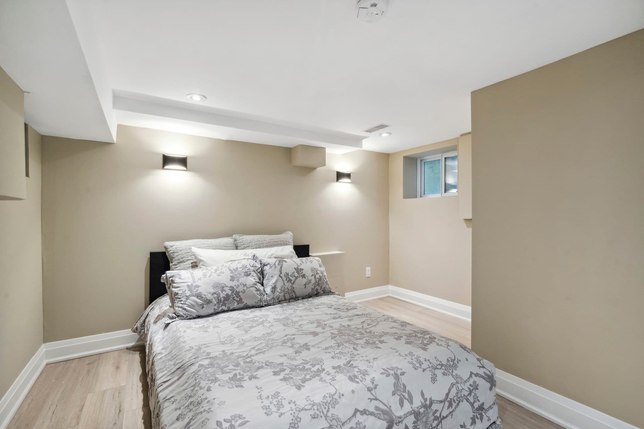 69 Seymour Ave Toronto, ON M4J 3T6