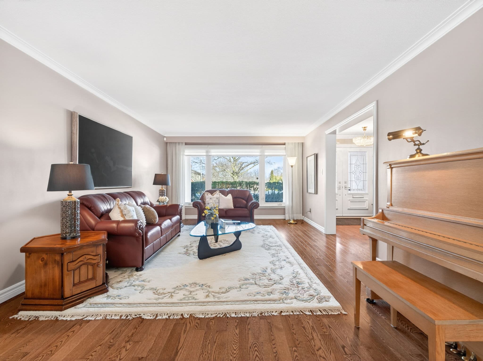 694 Conacher Dr Toronto, ON M2M 3N6