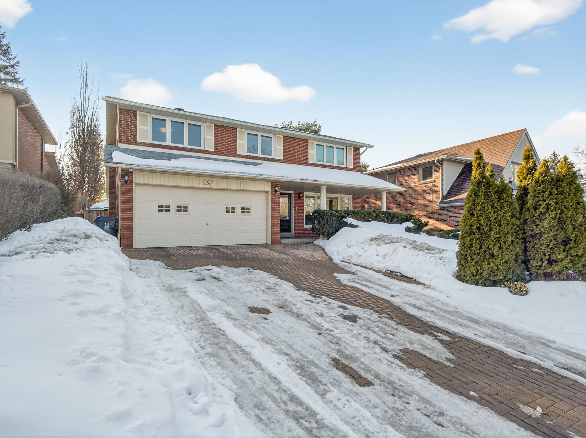 694 Conacher Dr Toronto, ON M2M 3N6