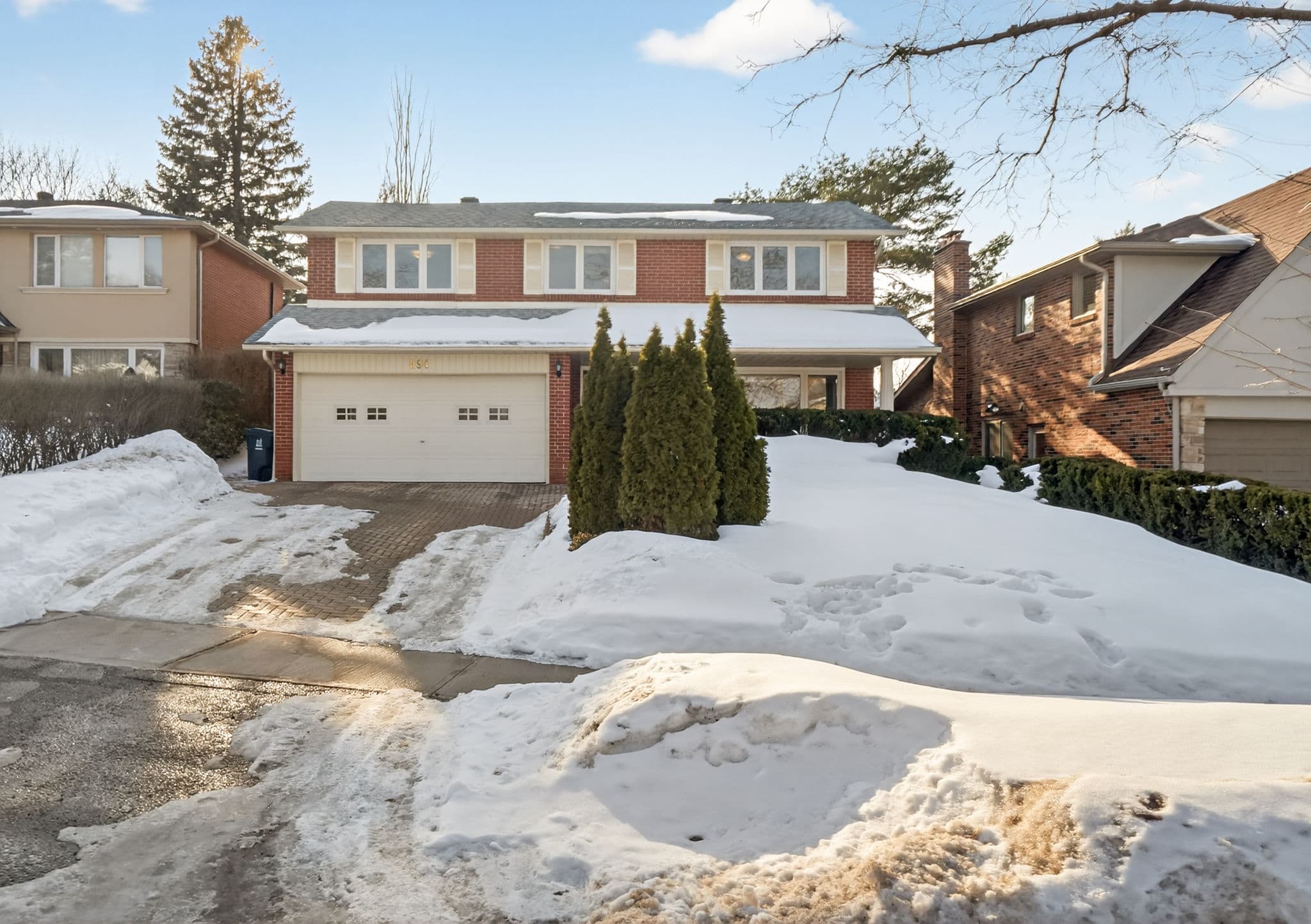 694 Conacher Dr Toronto, ON M2M 3N6