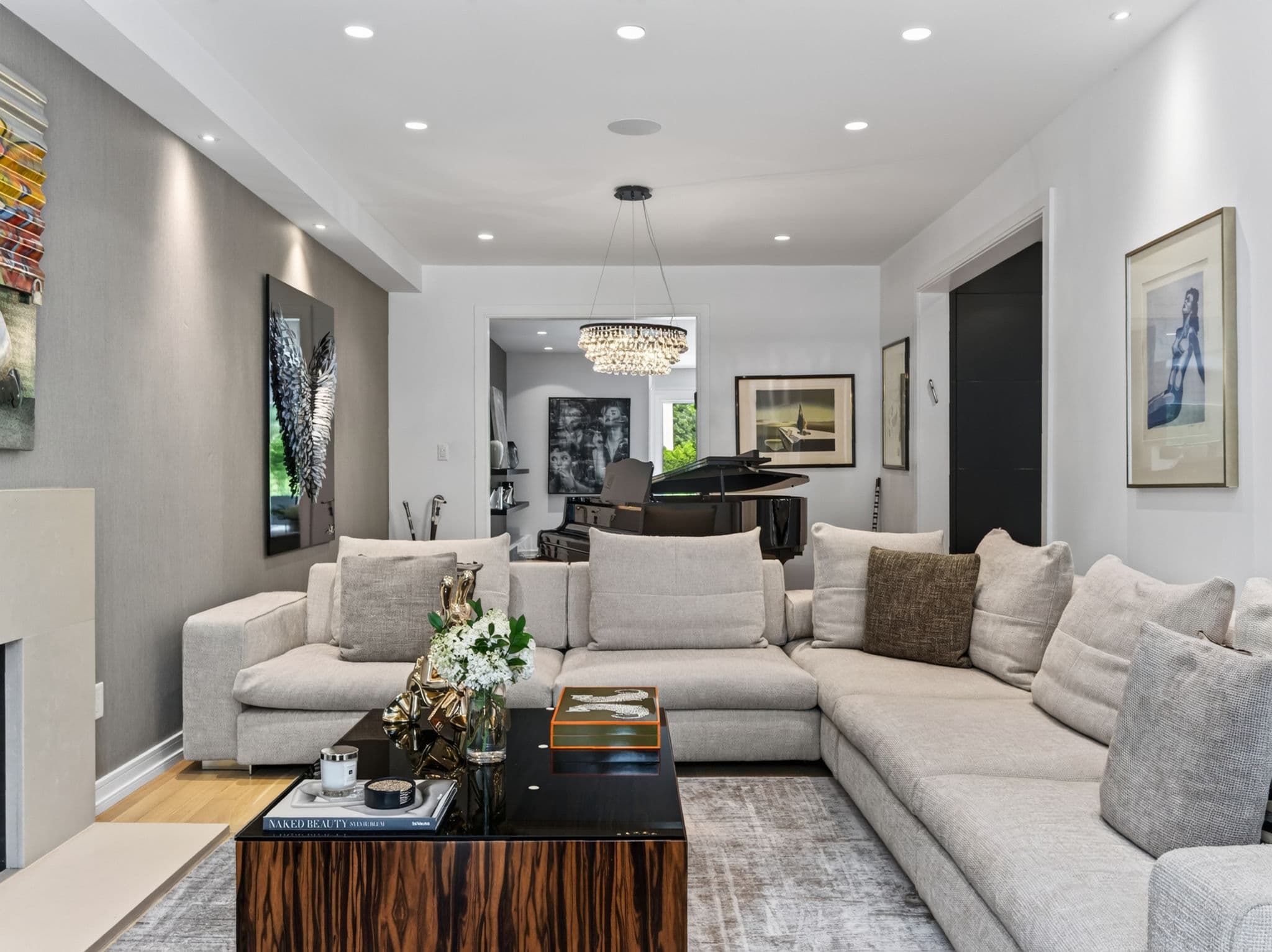 7 Glen Rush Blvd Toronto, ON M5N 2T2