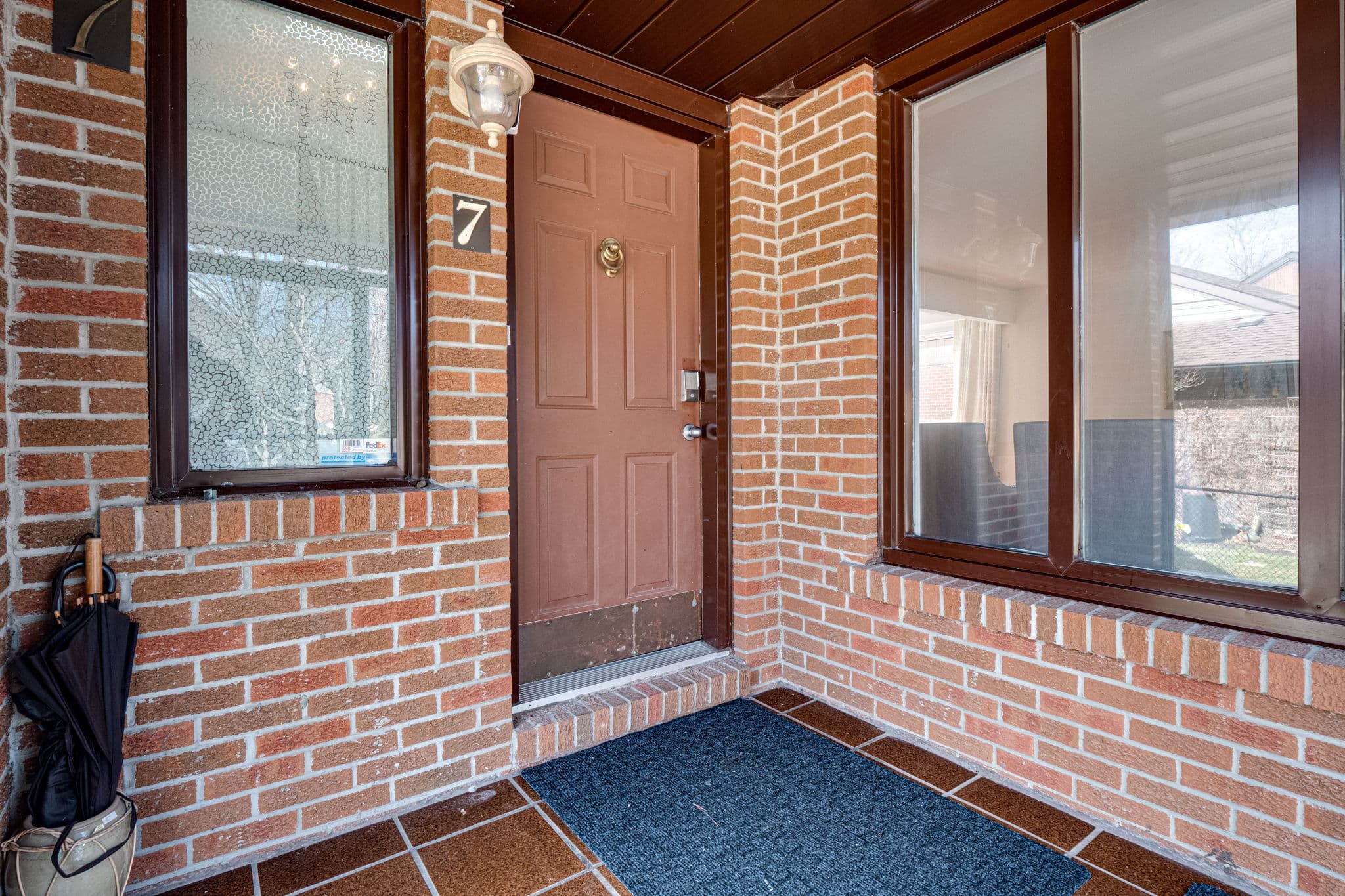 7 Saunders Ln Thornhill, ON L3T 5K3