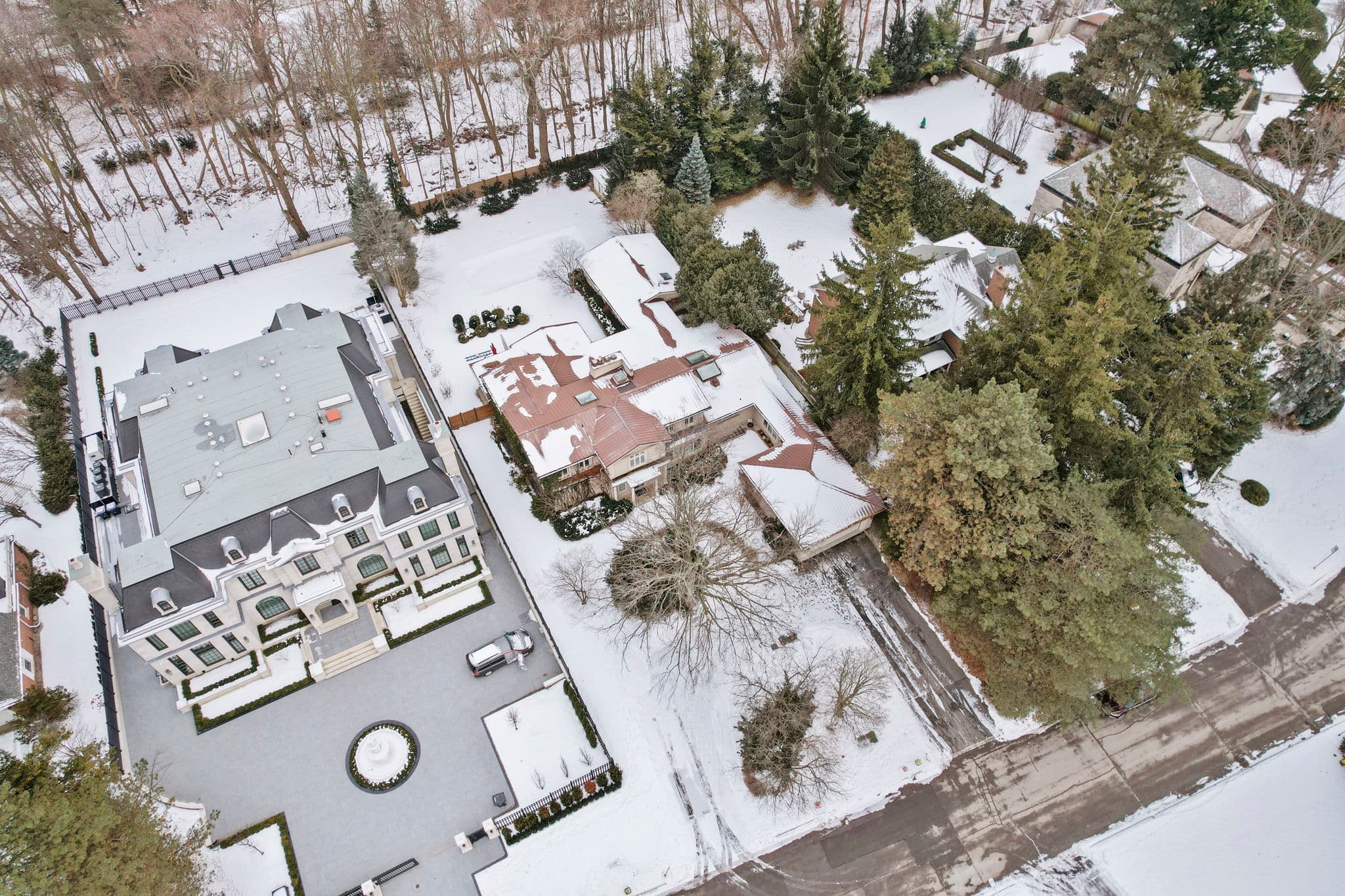7 Valleyanna Dr Toronto, ON M4N 1J7