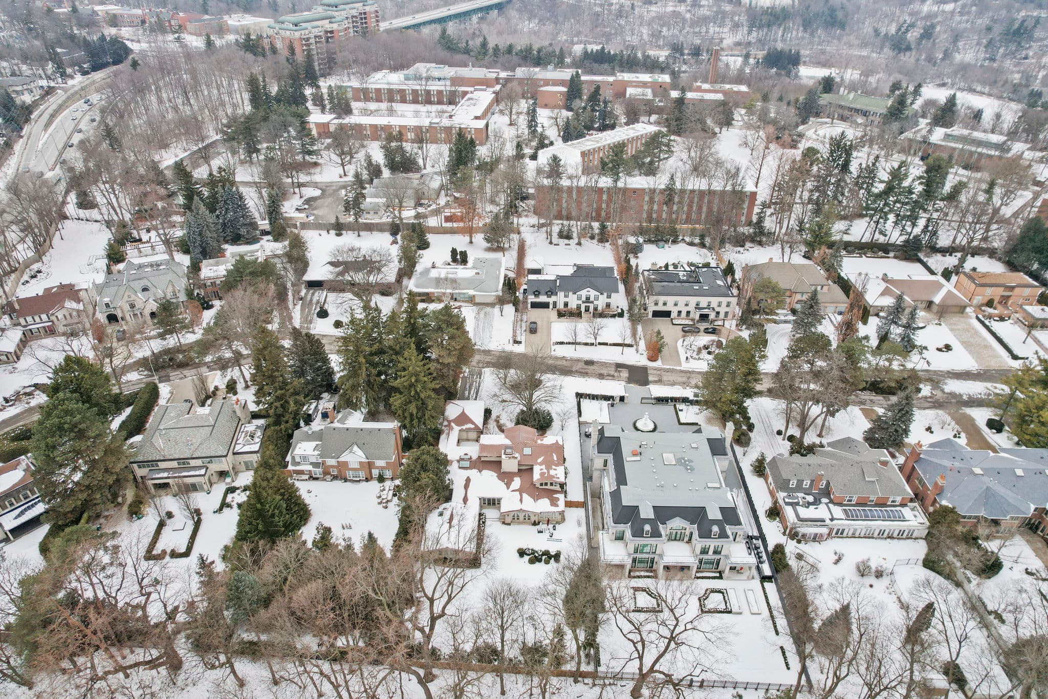 7 Valleyanna Dr Toronto, ON M4N 1J7