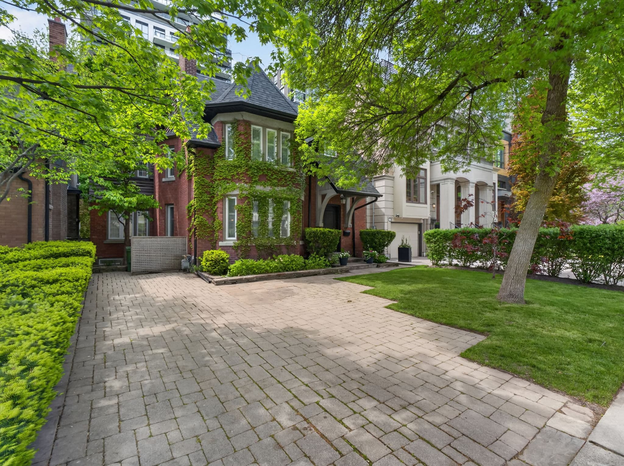 70 Oriole Rd Toronto, ON M4V 2G1