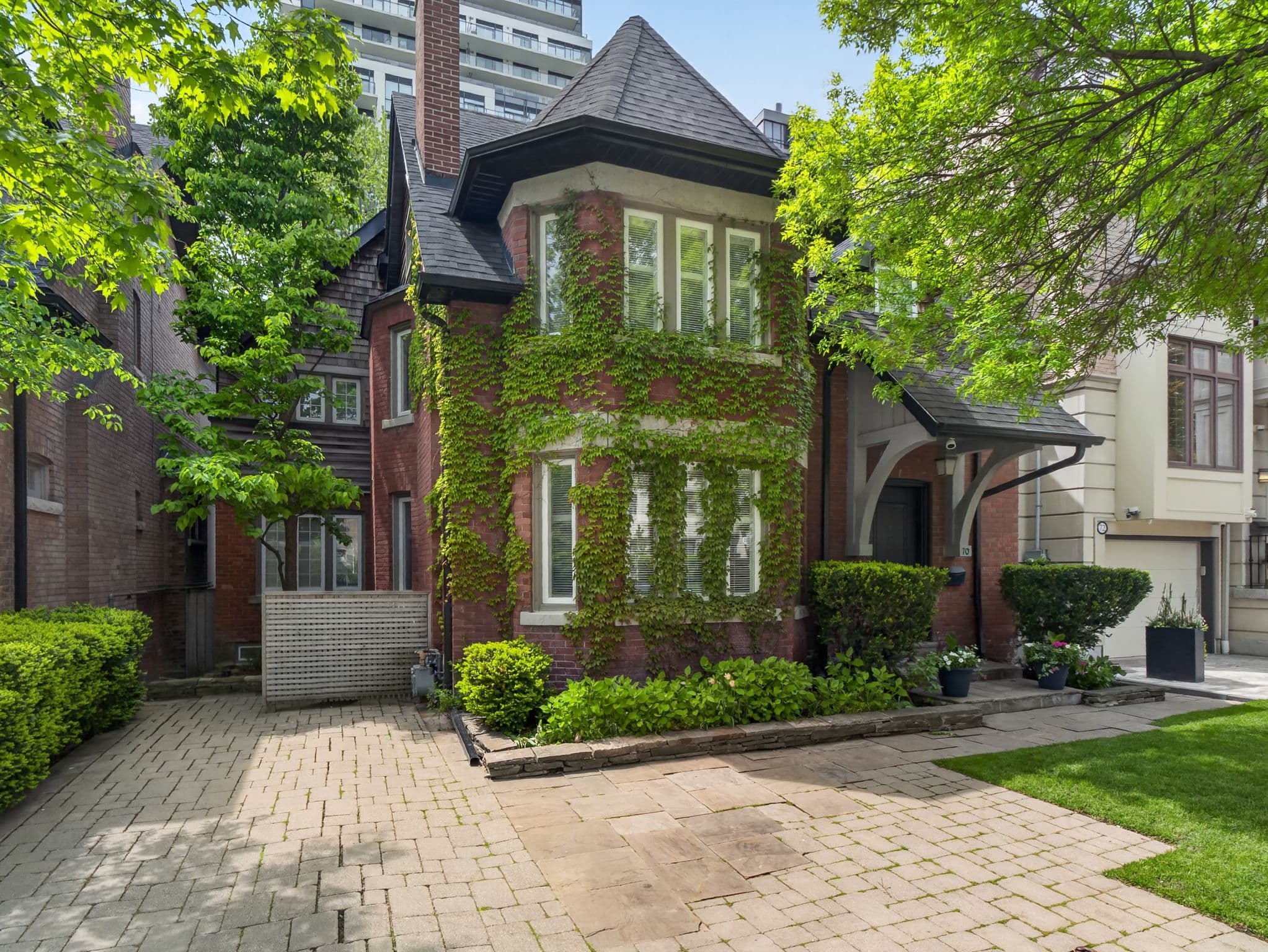70 Oriole Rd Toronto, ON M4V 2G1