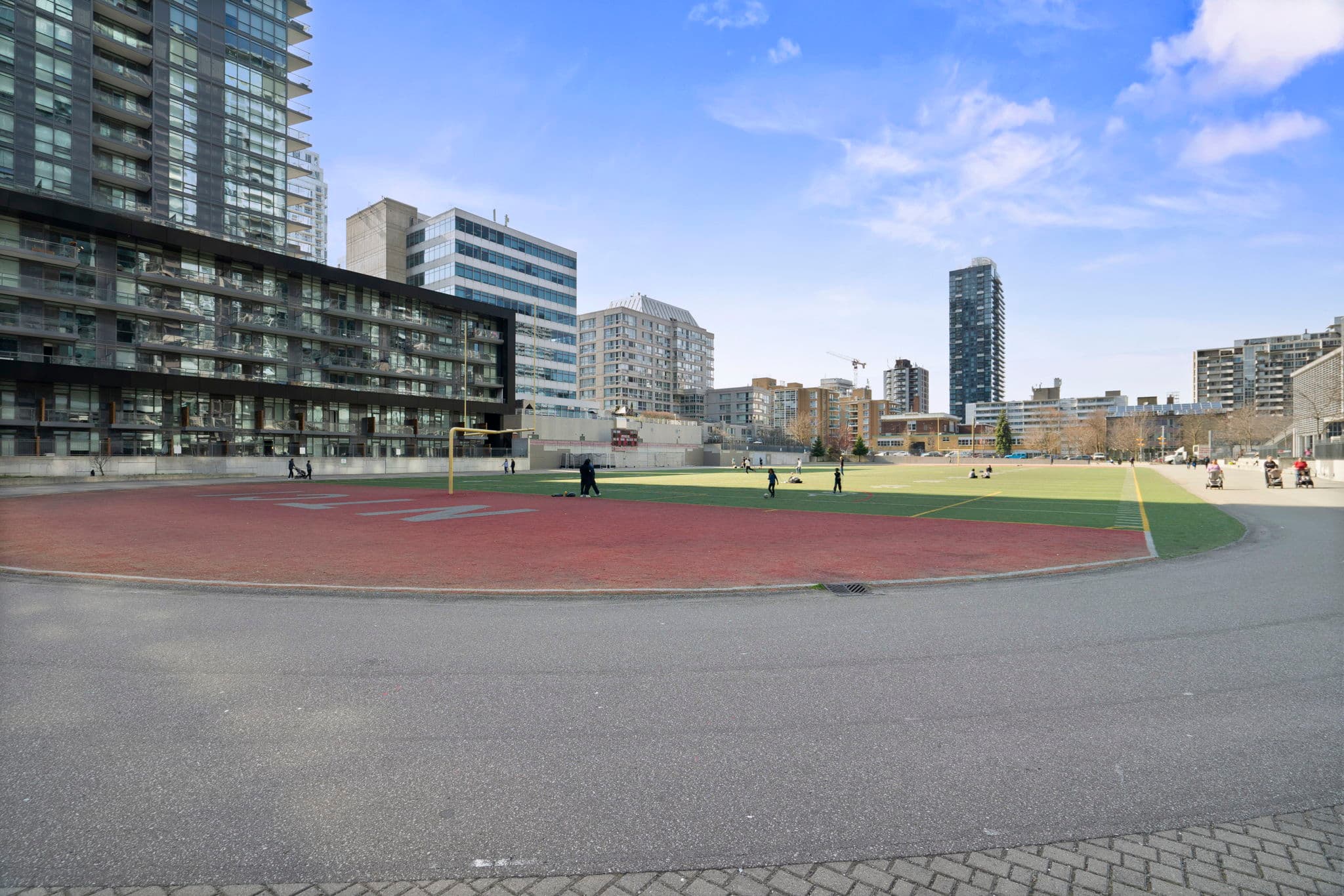70 Roehampton Ave Unit 1414 Toronto, ON M4P 1R2