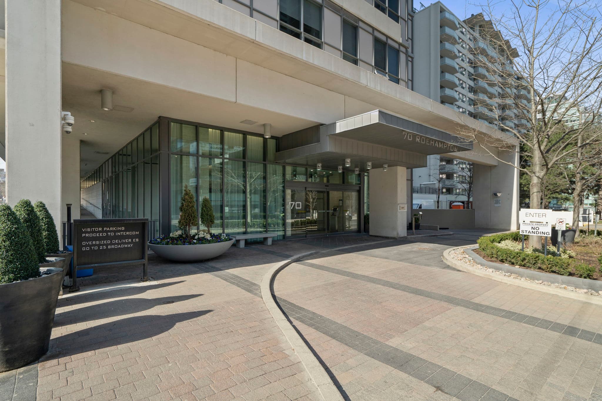 70 Roehampton Ave Unit 1414 Toronto, ON M4P 1R2