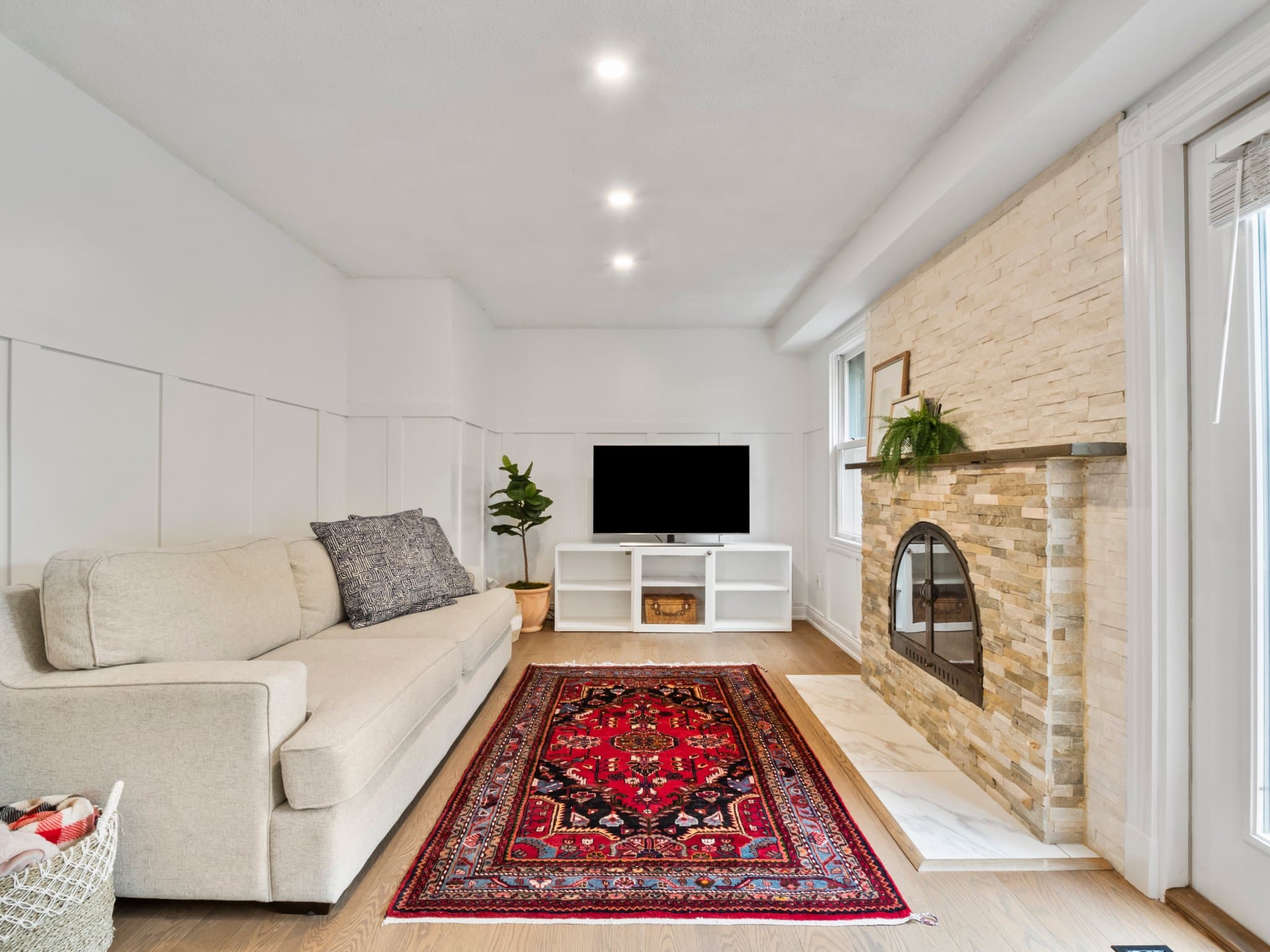 71 Peevers Crescent Newmarket, ON L3Y 7T2