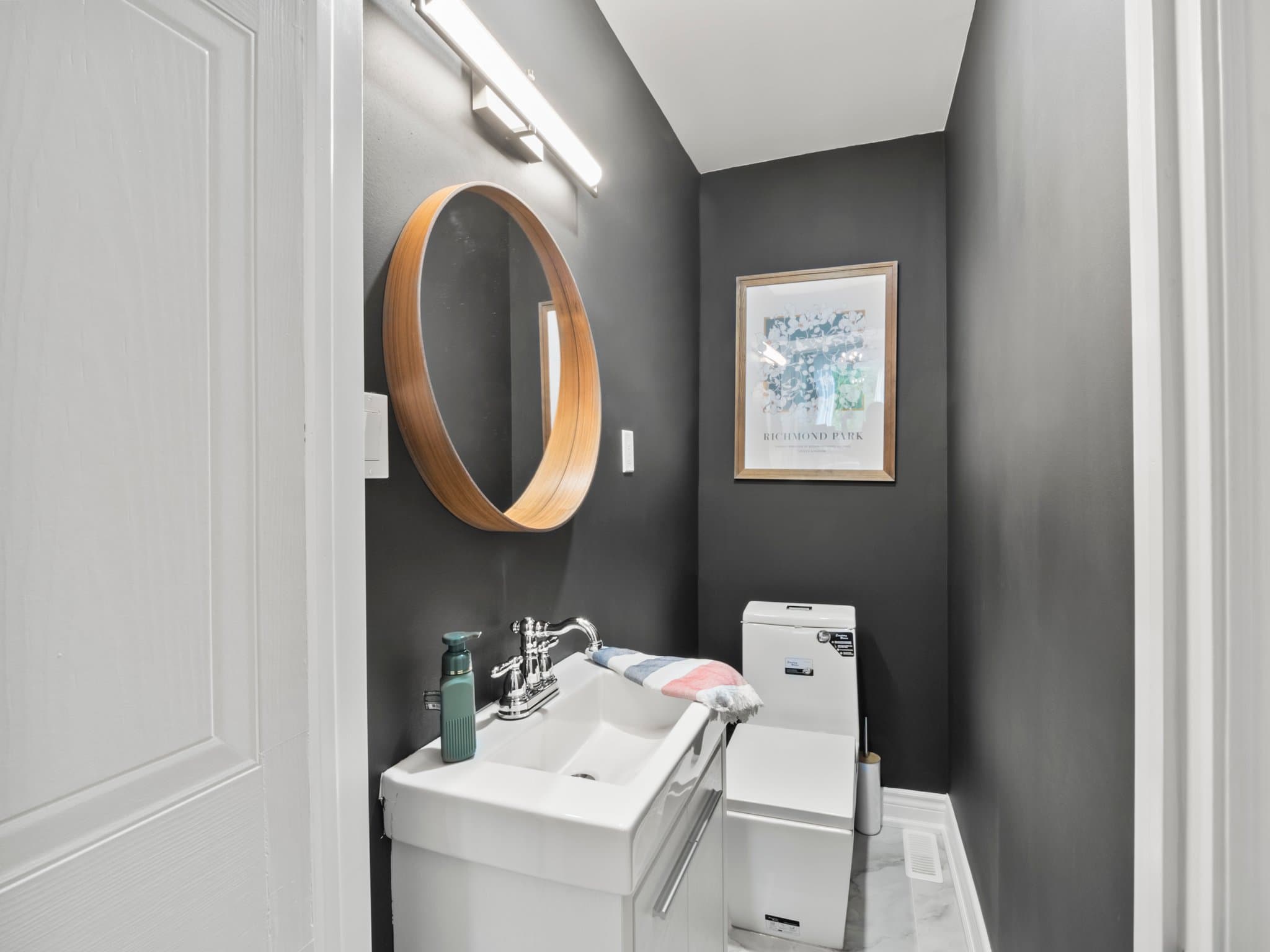 71 Peevers Crescent Newmarket, ON L3Y 7T2