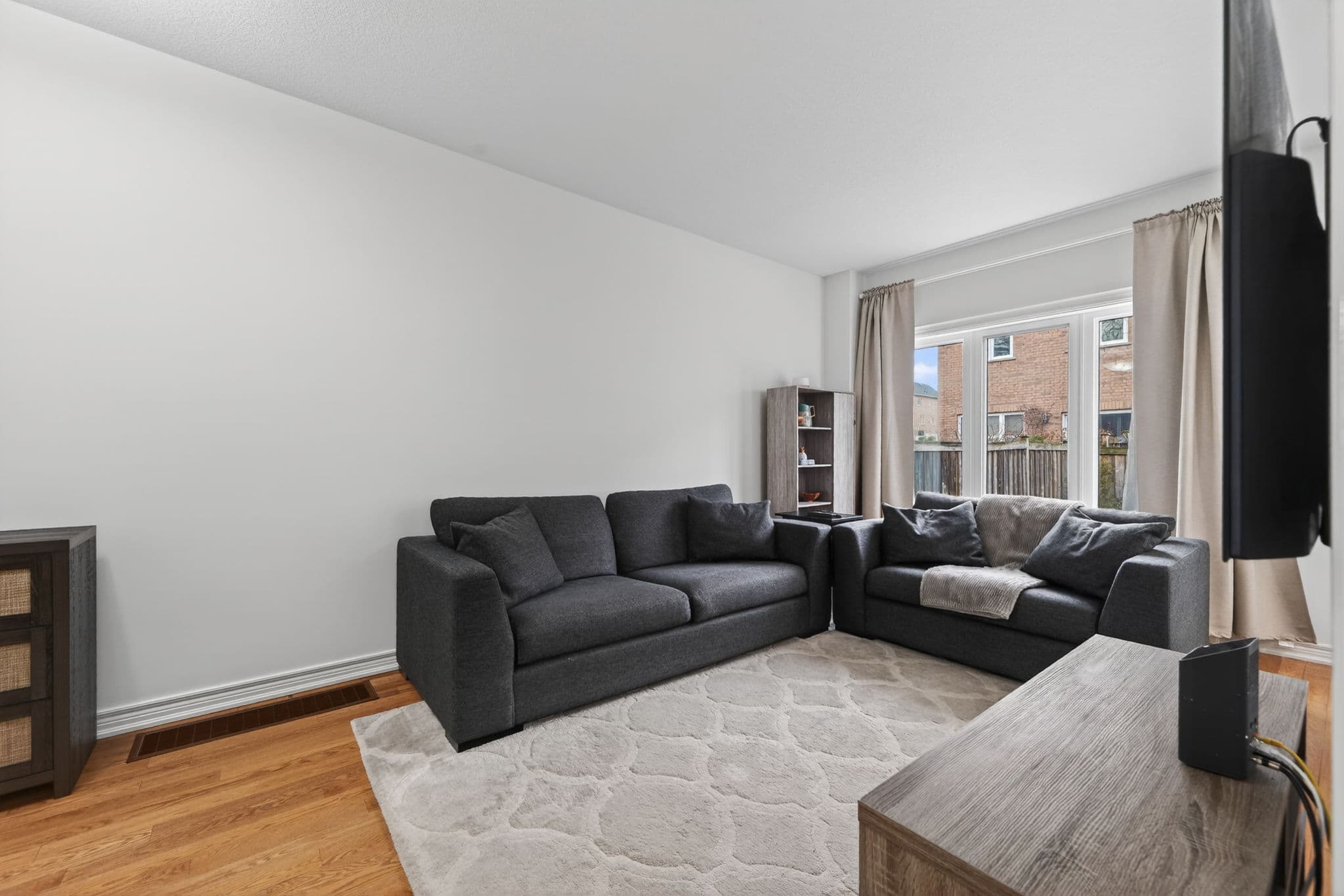 71 Puccini Dr 9 Richmond Hill, ON L4E 4X8