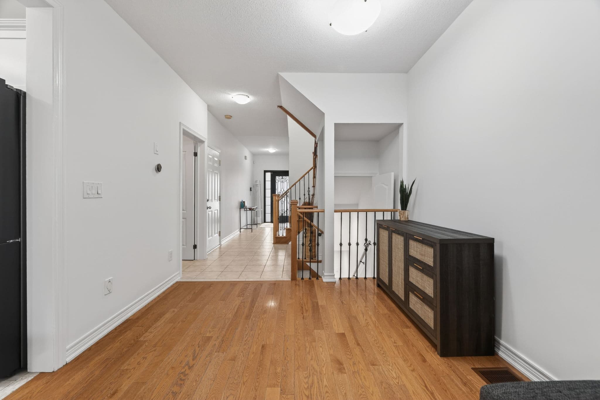 71 Puccini Dr 9 Richmond Hill, ON L4E 4X8