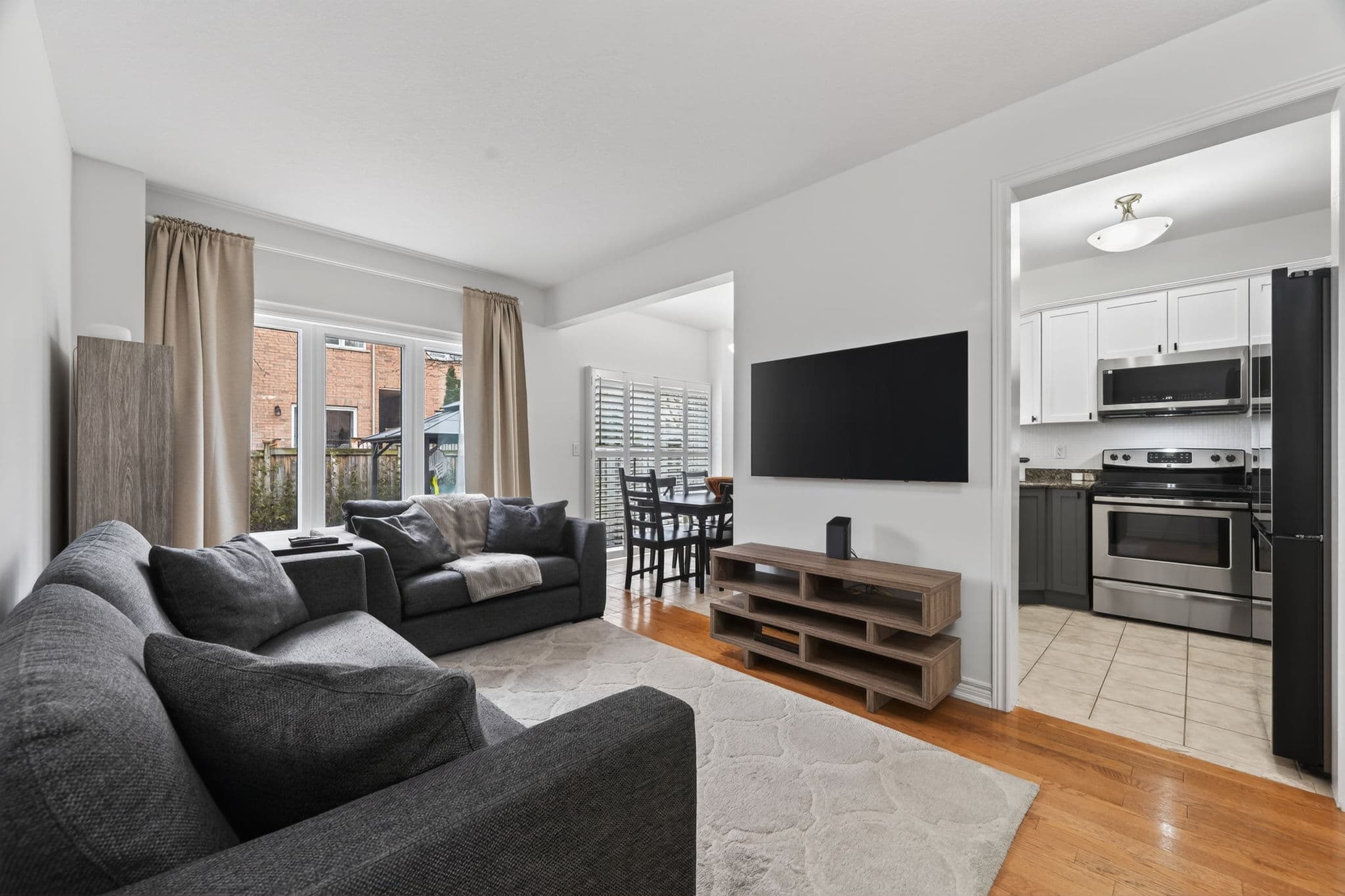 71 Puccini Dr 9 Richmond Hill, ON L4E 4X8