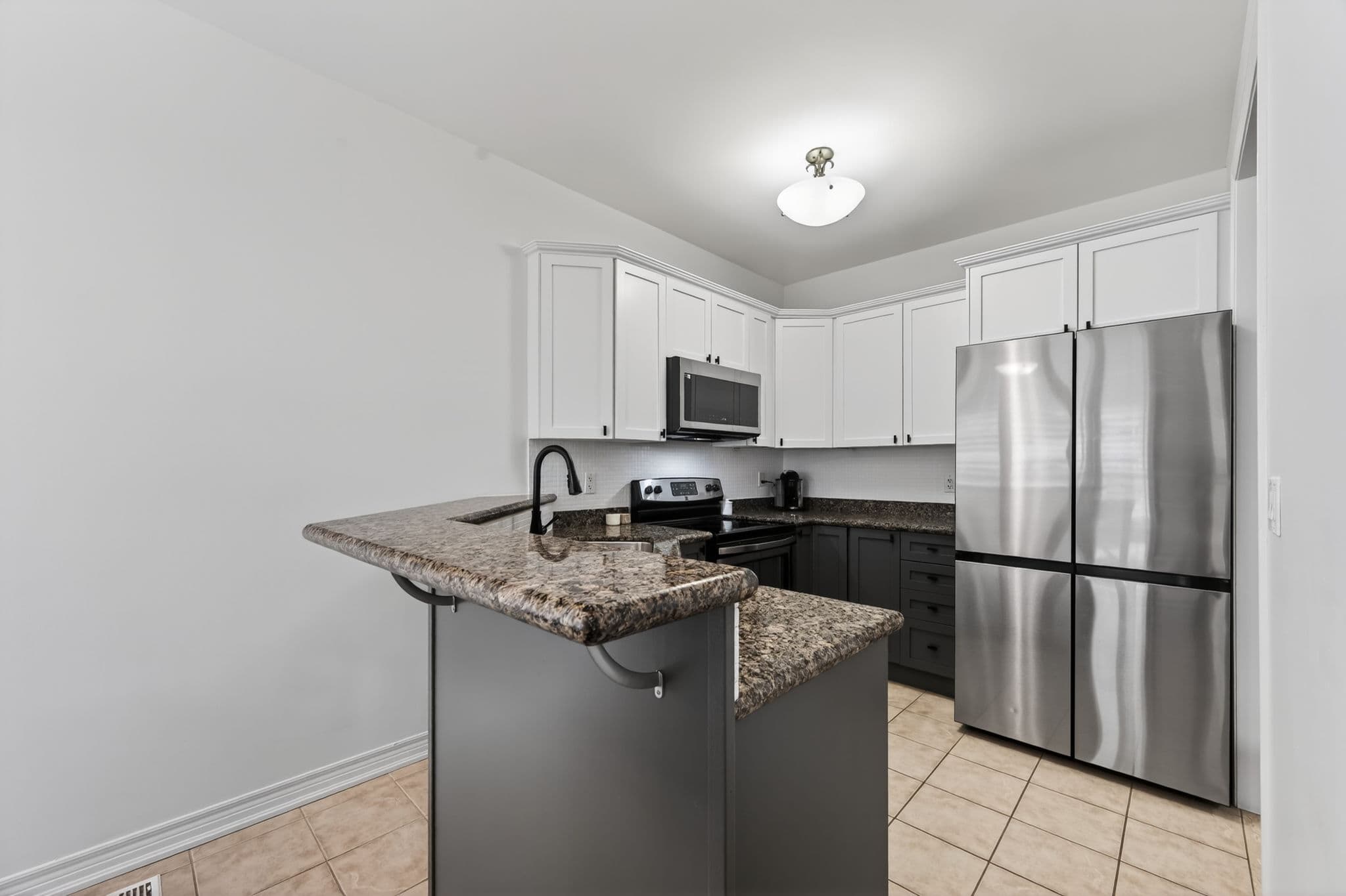 71 Puccini Dr 9 Richmond Hill, ON L4E 4X8