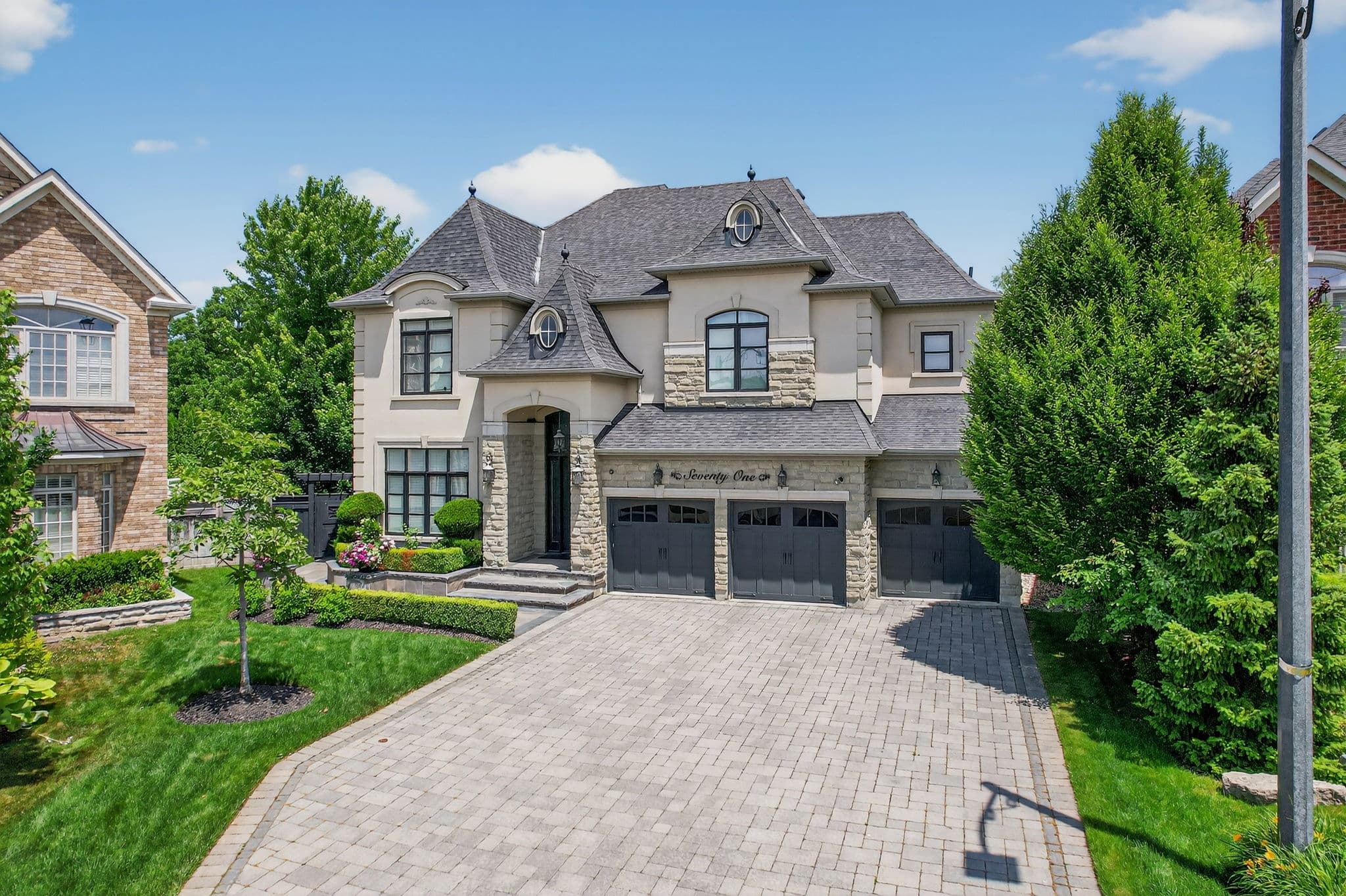 71 Woodvalley Cres Vaughan, ON L6A 4J6