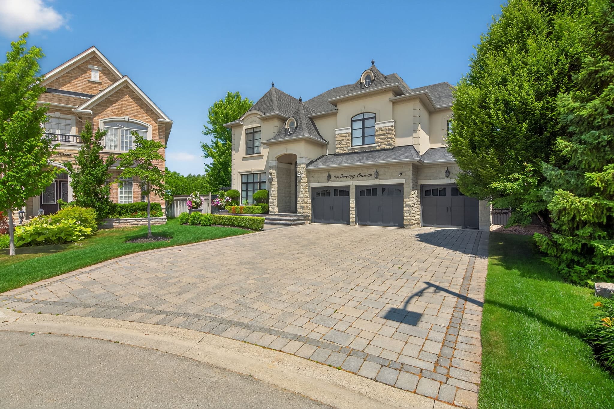 71 Woodvalley Cres Vaughan, ON L6A 4J6