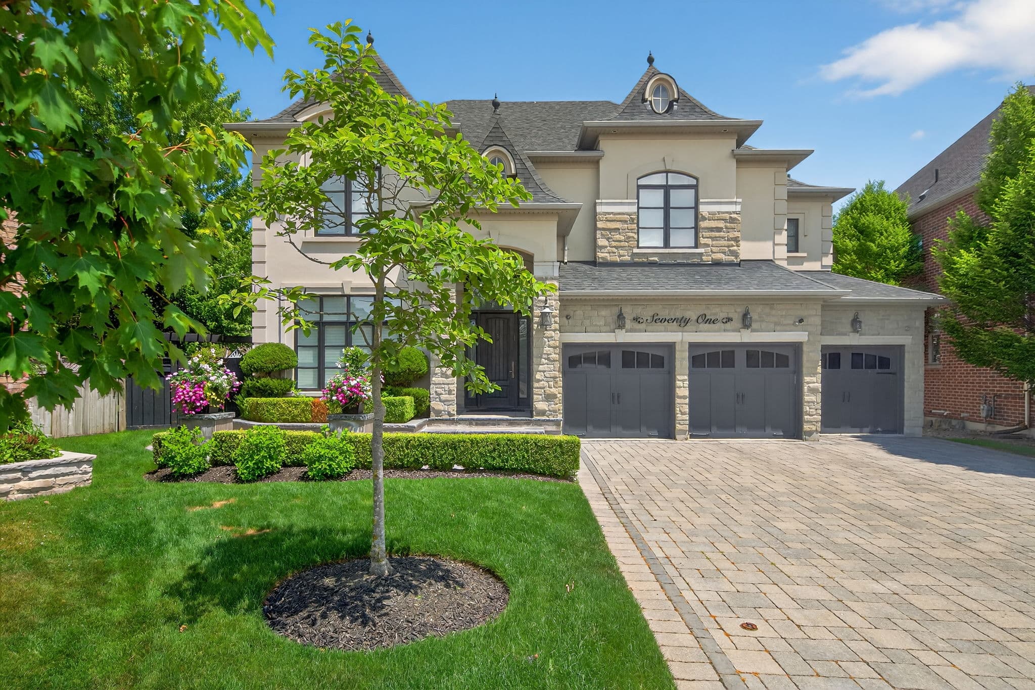 71 Woodvalley Cres Vaughan, ON L6A 4J6