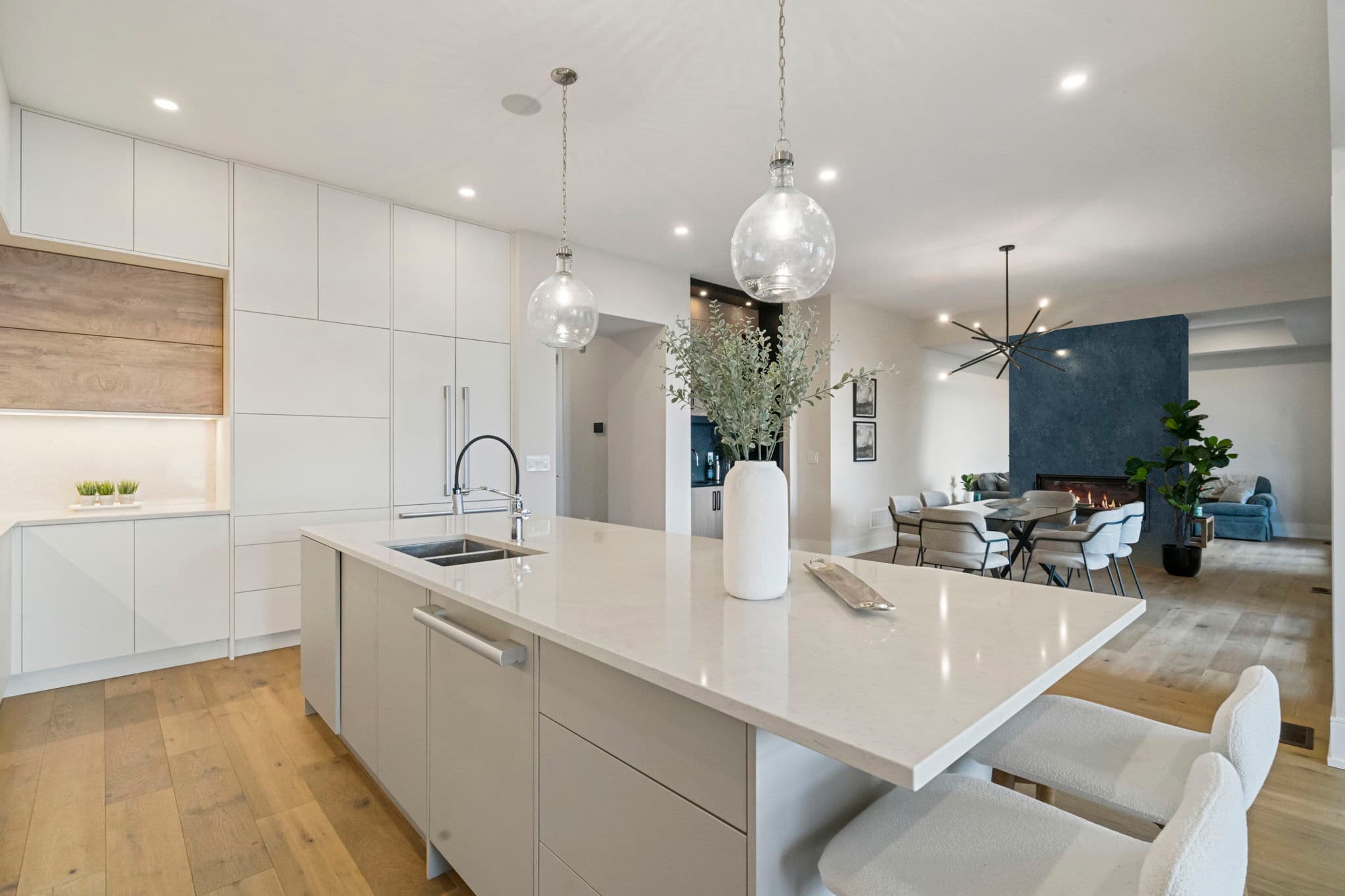 716 Simpson Ave Pickering, ON L1W 1M3