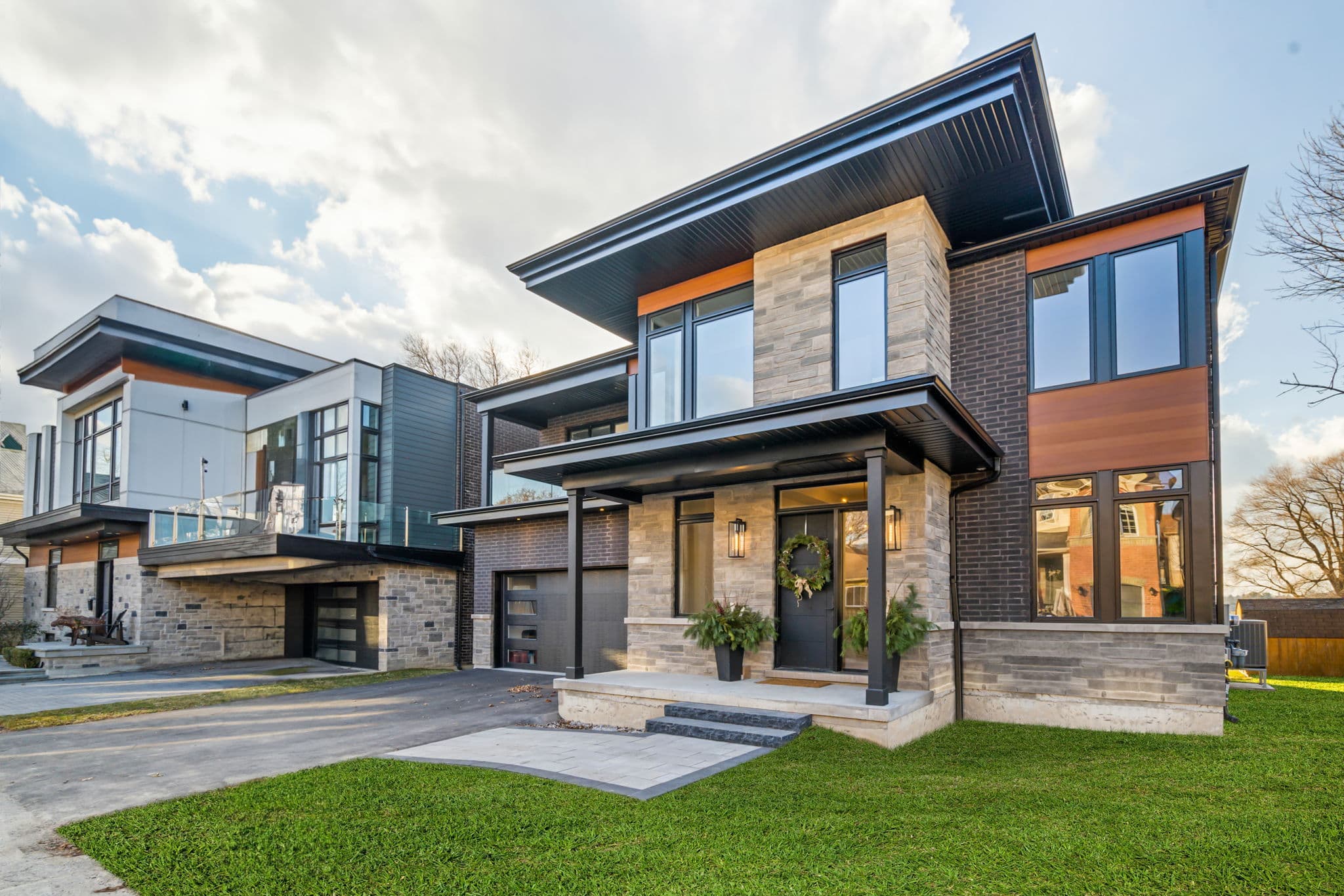 716 Simpson Ave Pickering, ON L1W 1M3