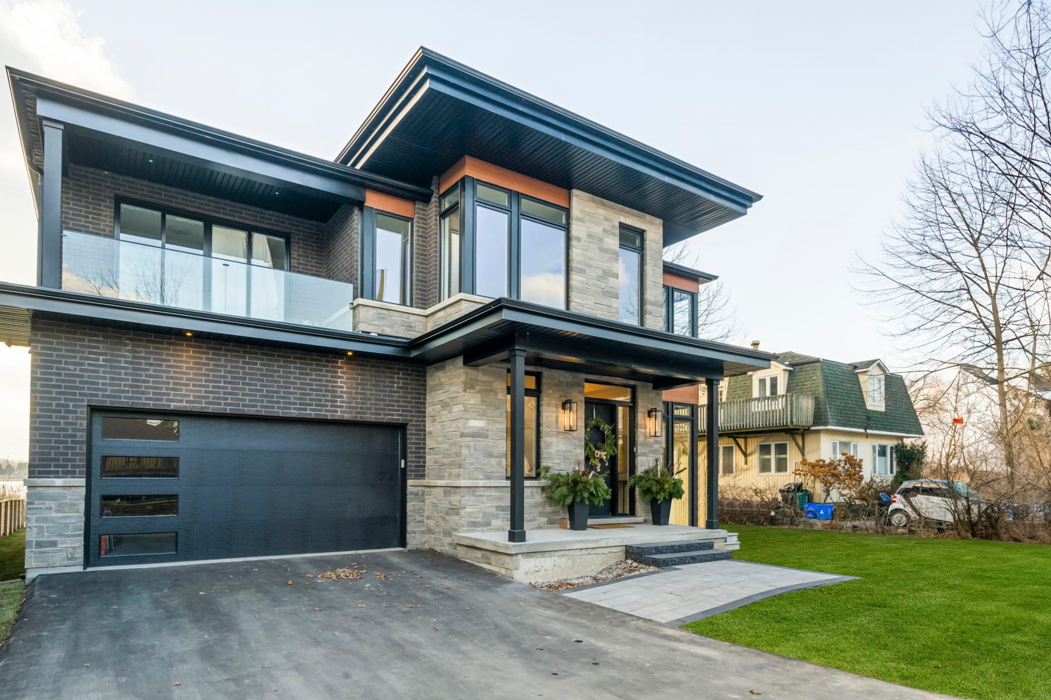 716 Simpson Ave Pickering, ON L1W 1M3
