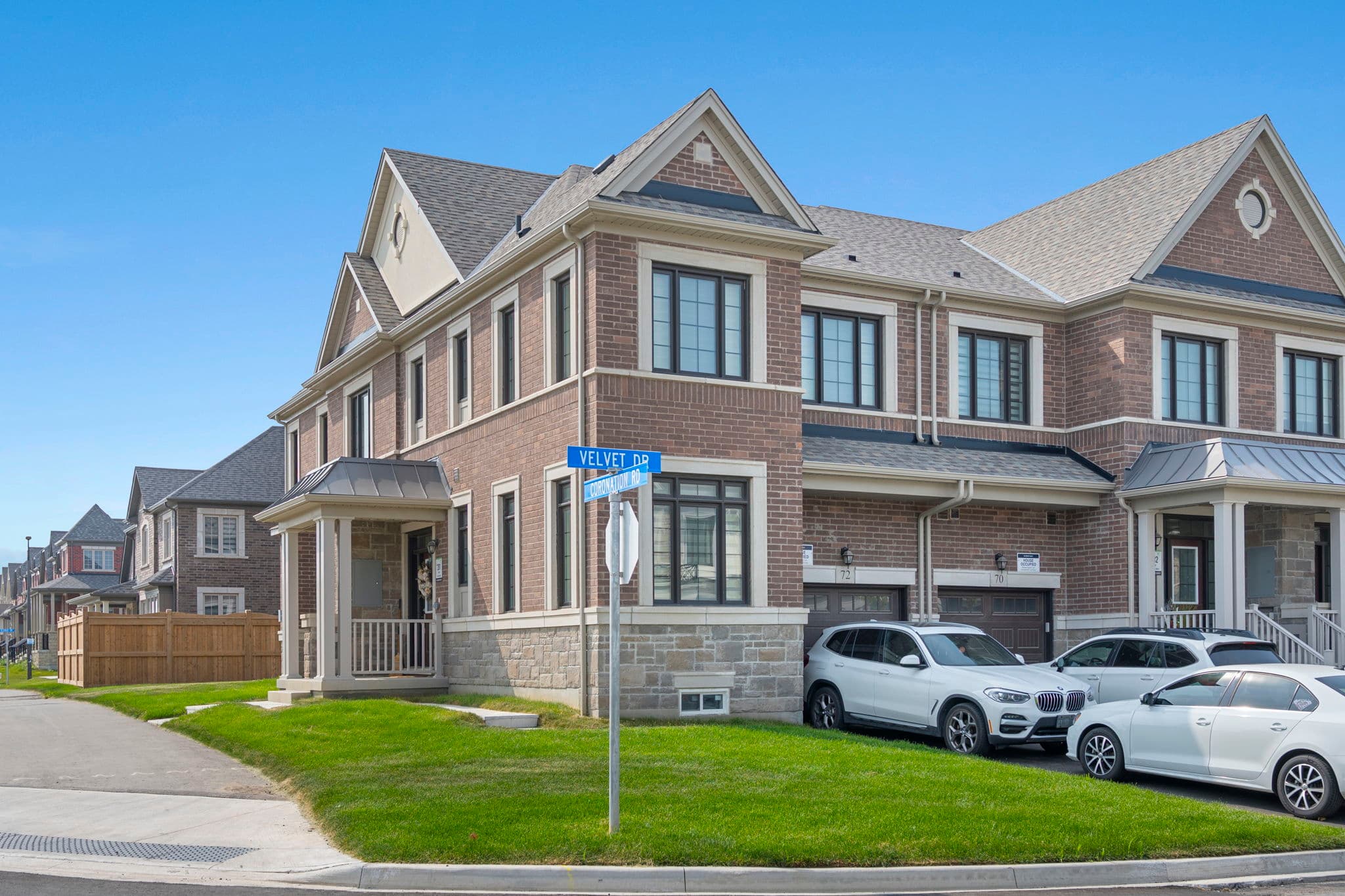 72 Velvet Dr Whitby, ON L1P