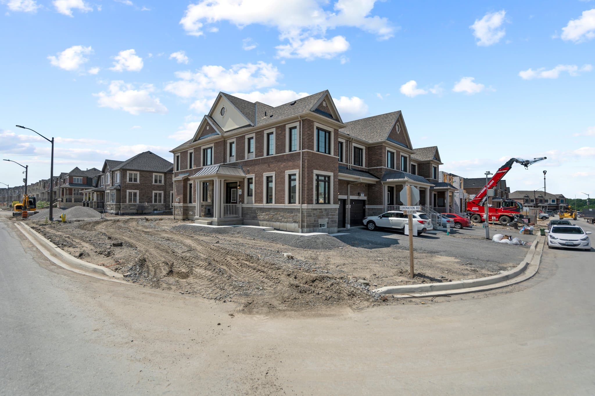 72 Velvet Dr Whitby, ON L1P
