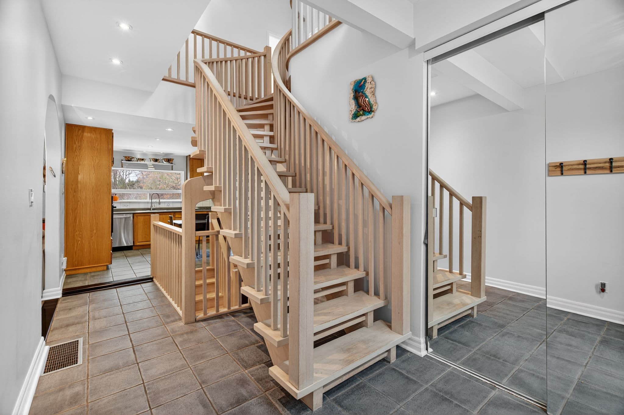 72 Walmer Rd Richmond Hill, ON L4C 3X1