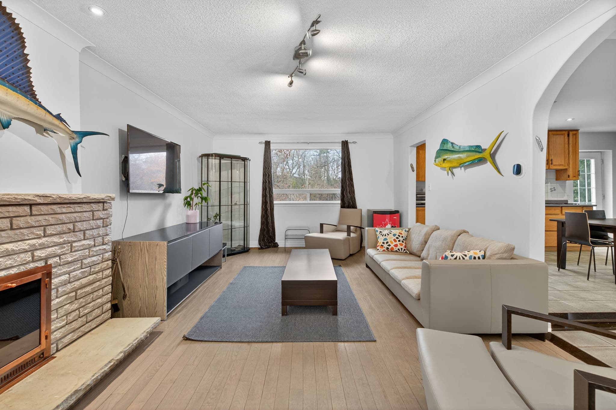 72 Walmer Rd Richmond Hill, ON L4C 3X1