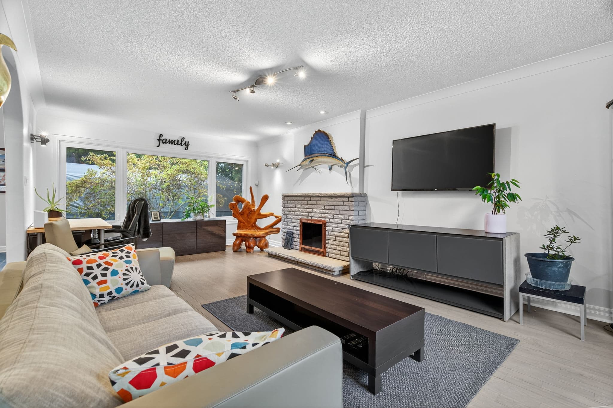 72 Walmer Rd Richmond Hill, ON L4C 3X1