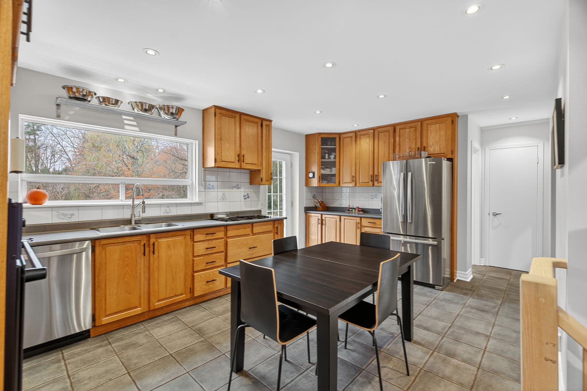 72 Walmer Rd Richmond Hill, ON L4C 3X1
