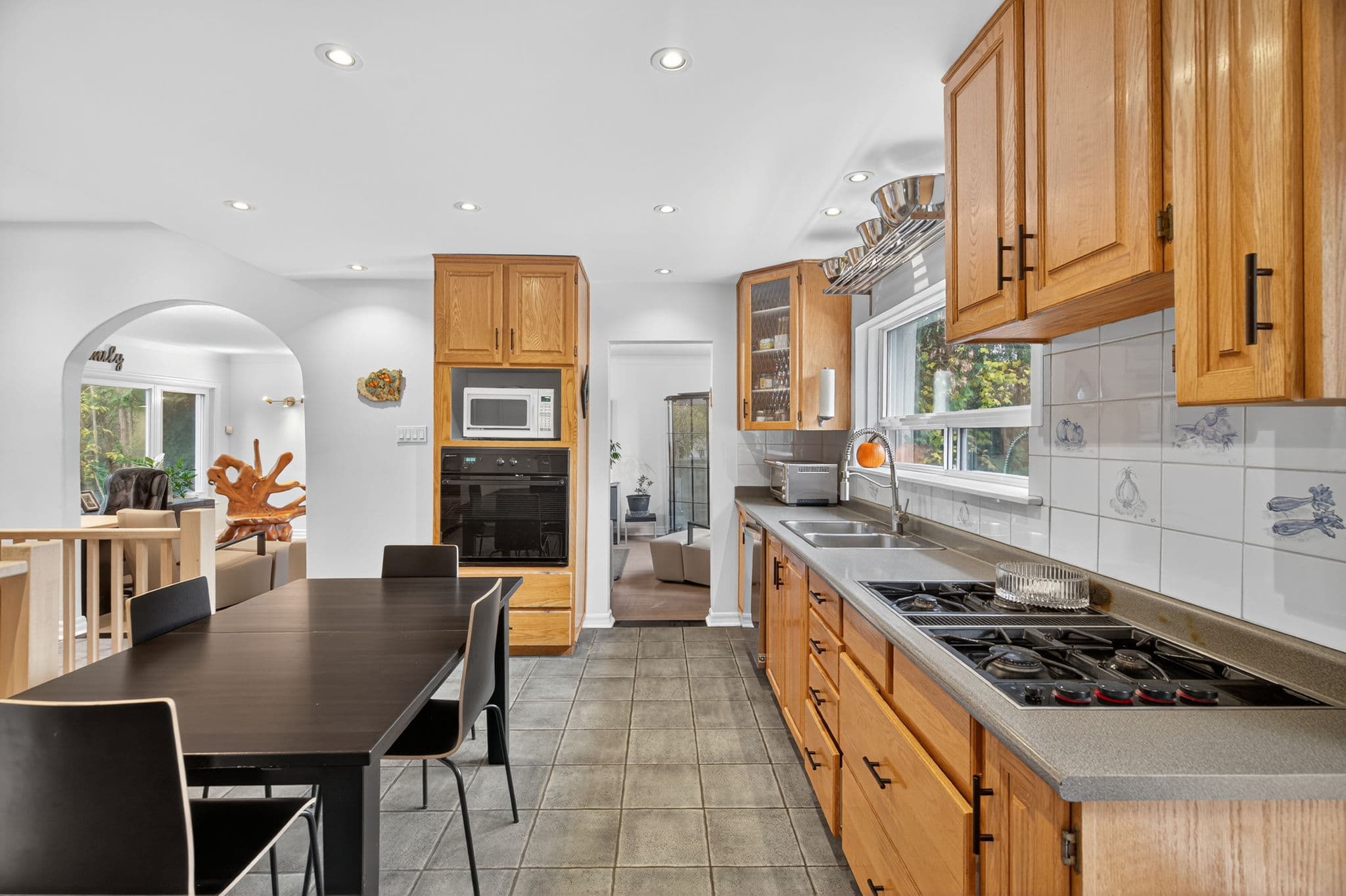 72 Walmer Rd Richmond Hill, ON L4C 3X1