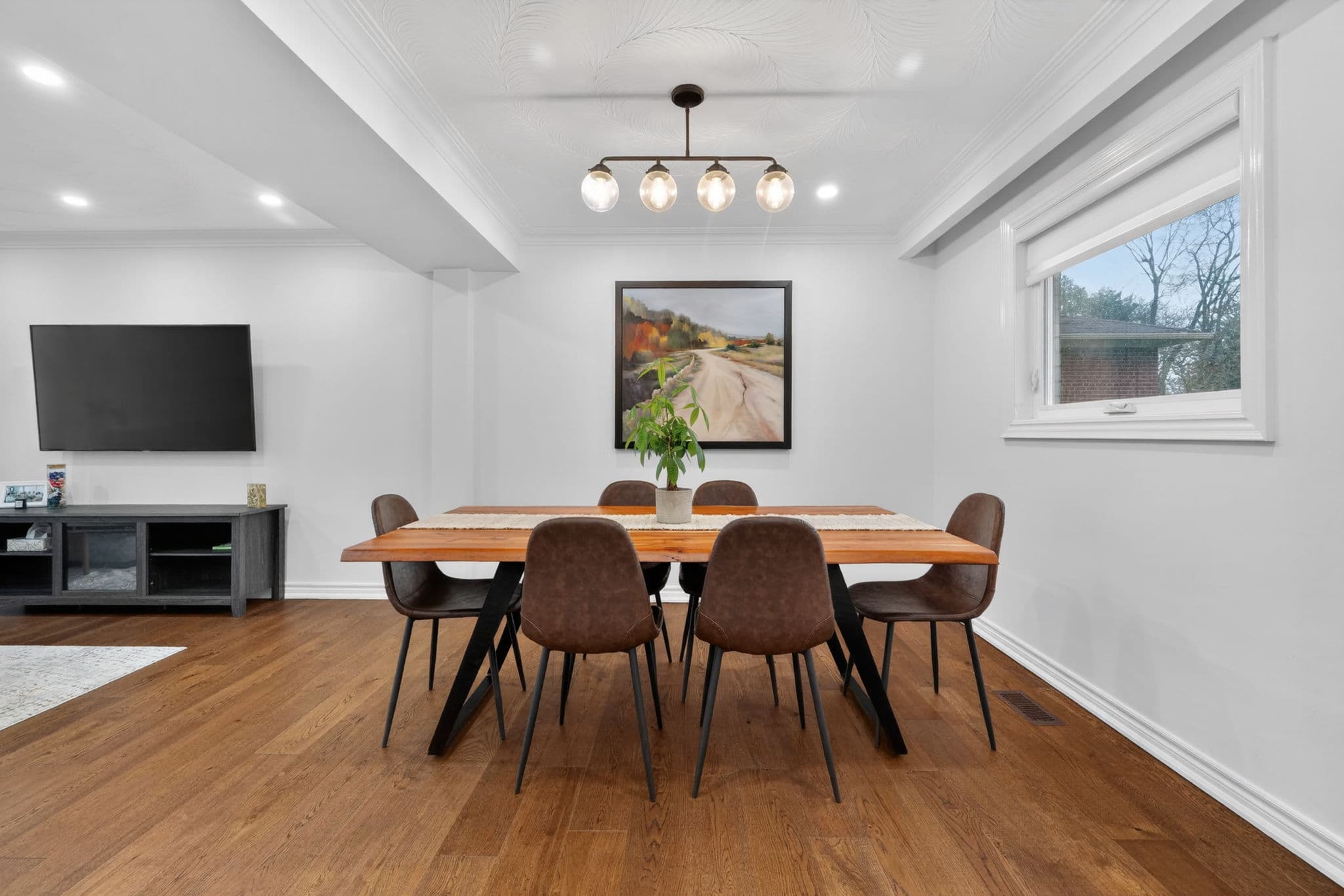 73 Patricia Ave Toronto, ON M2M 1J1
