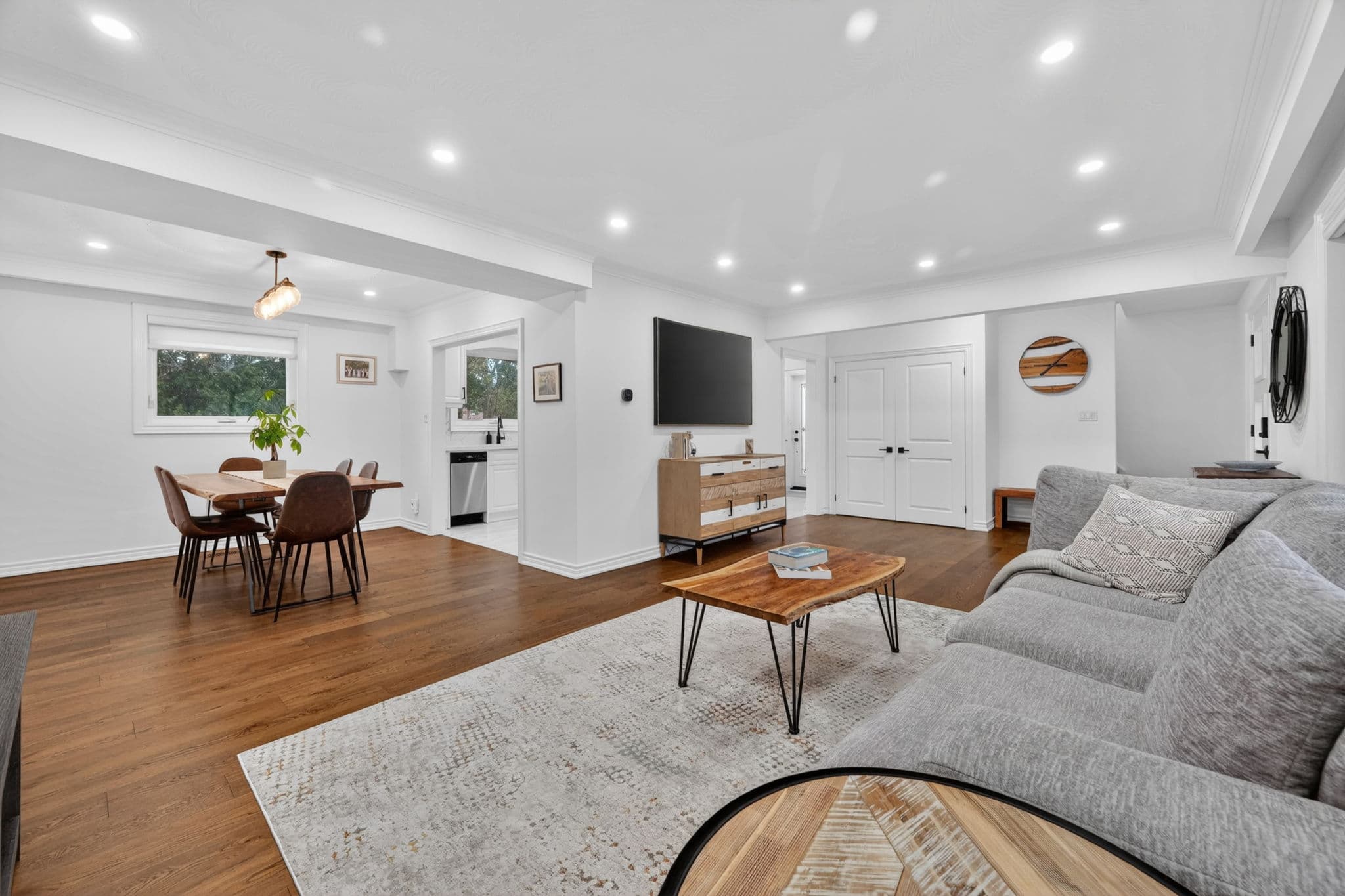 73 Patricia Ave Toronto, ON M2M 1J1