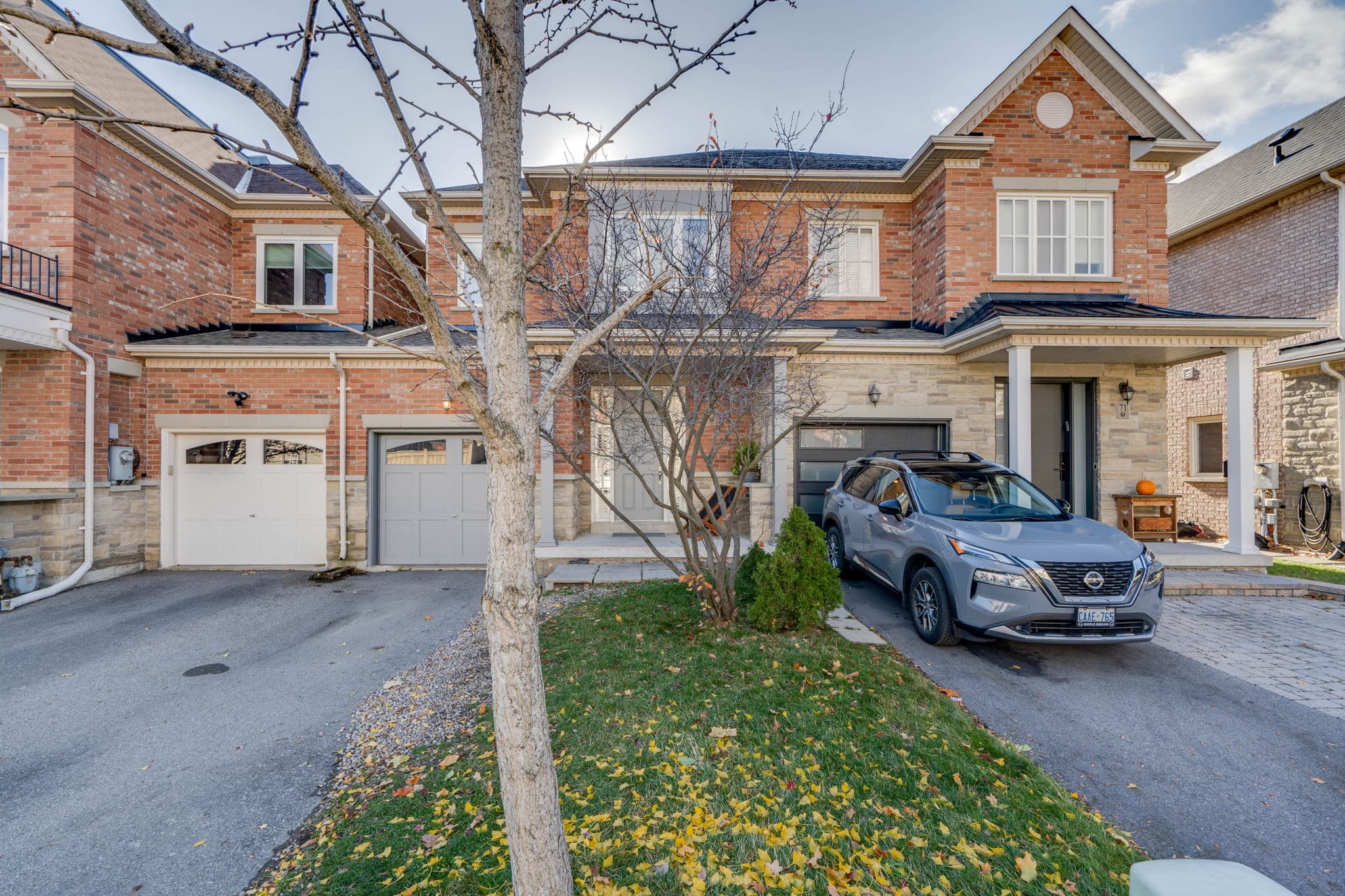 73 Southvale Dr Vaughan, ON L6A 0Y6