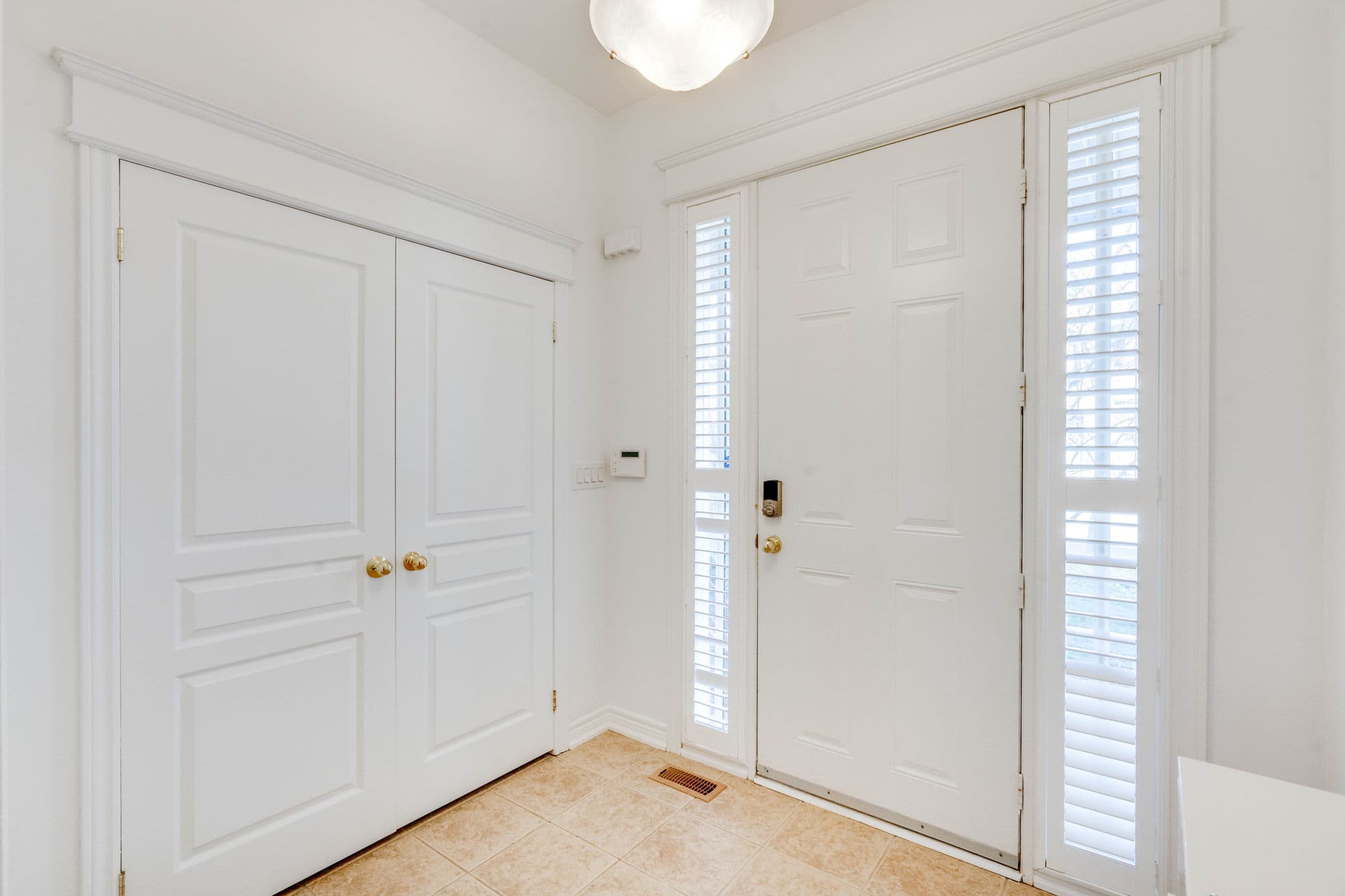 73 Southvale Dr Vaughan, ON L6A 0Y6