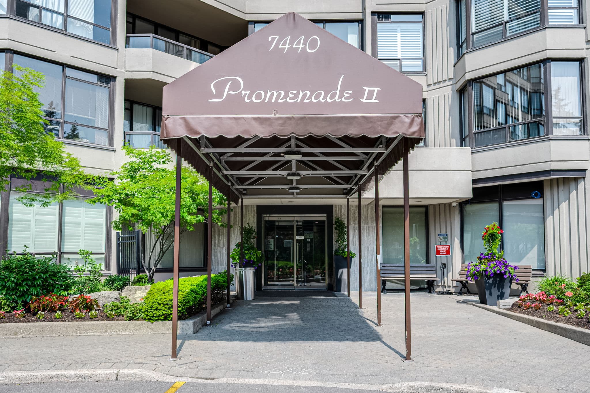 7440 Bathurst St Unit 308 Vaughan, ON L4J 7K8