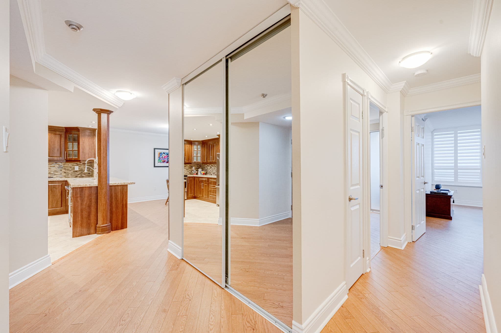 7460 Bathurst St Unit 806 Vaughan, ON L4J 7K9