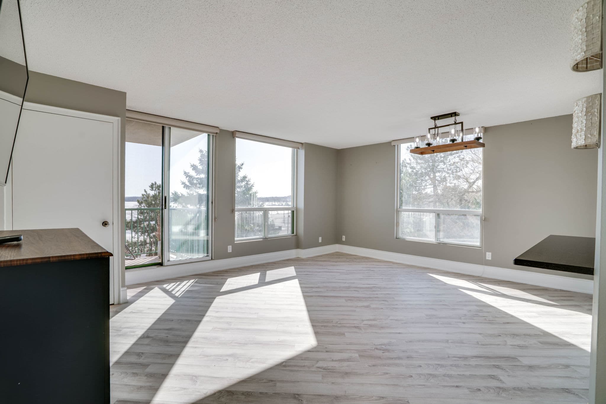 75 Ellen St Unit 410 Barrie, ON L4N 7R6
