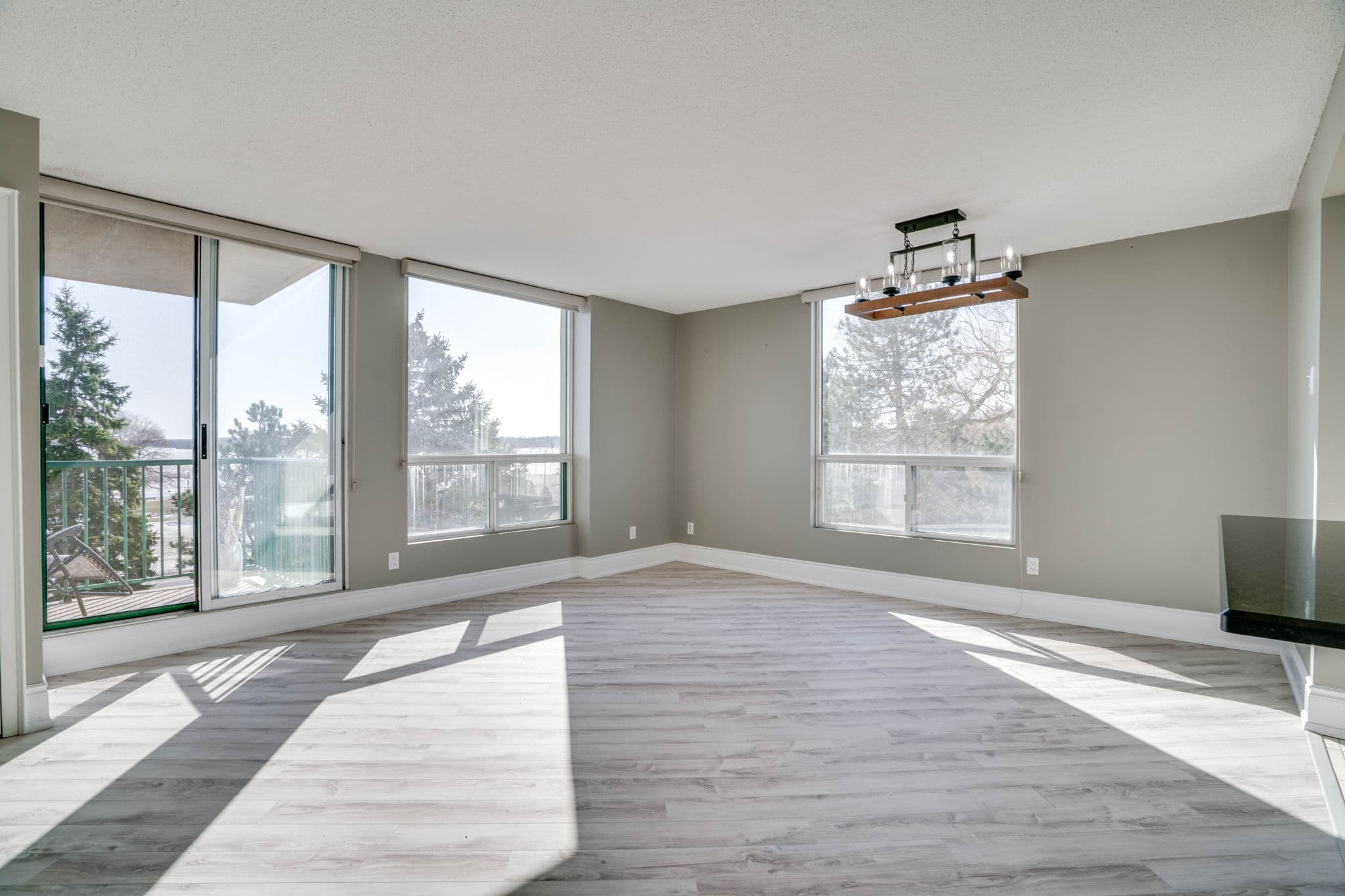 75 Ellen St Unit 410 Barrie, ON L4N 7R6