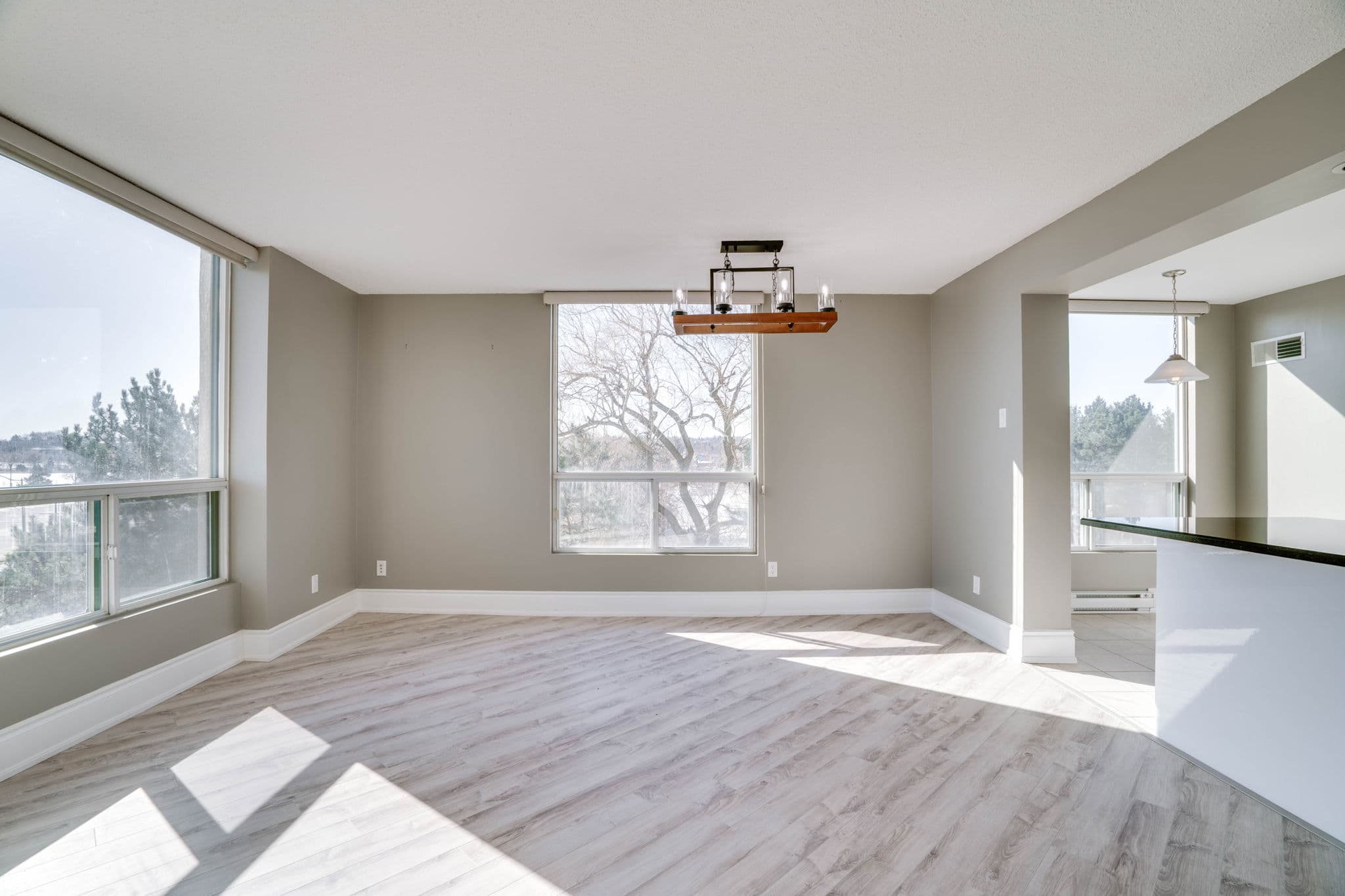 75 Ellen St Unit 410 Barrie, ON L4N 7R6