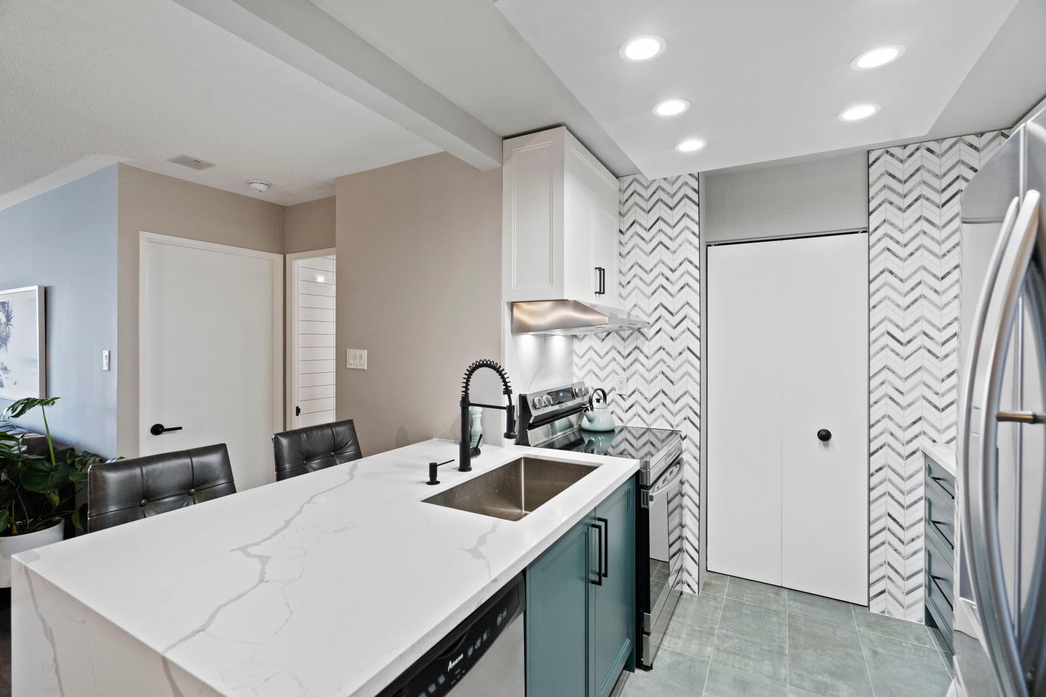 75 King St E Unit 1804 Mississauga, ON L5A 4G5