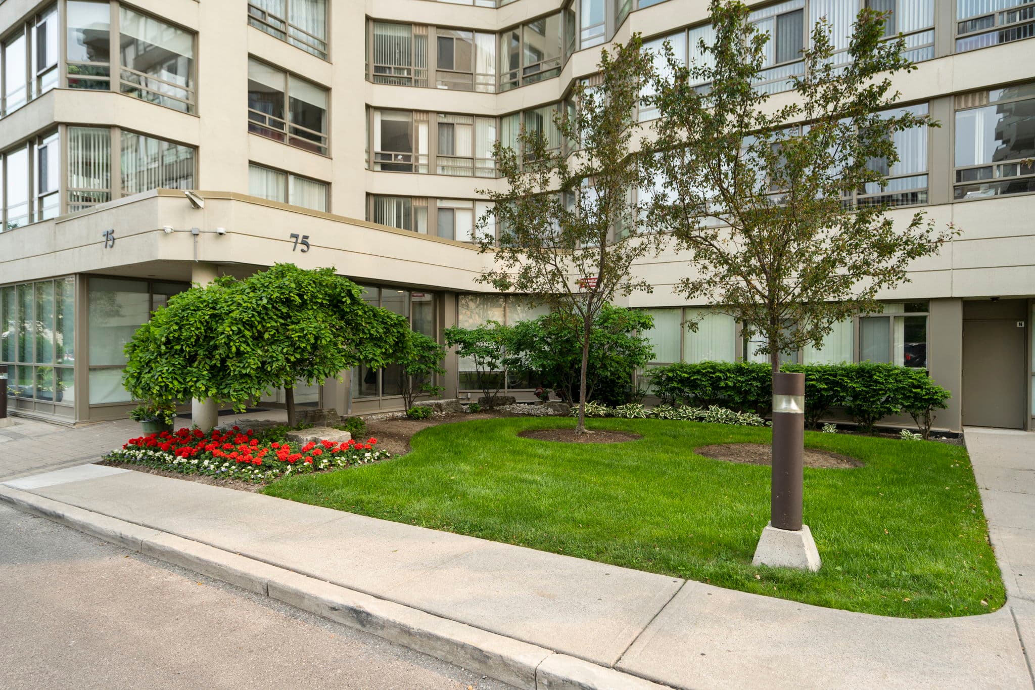 75 King St E Unit 1804 Mississauga, ON L5A 4G5