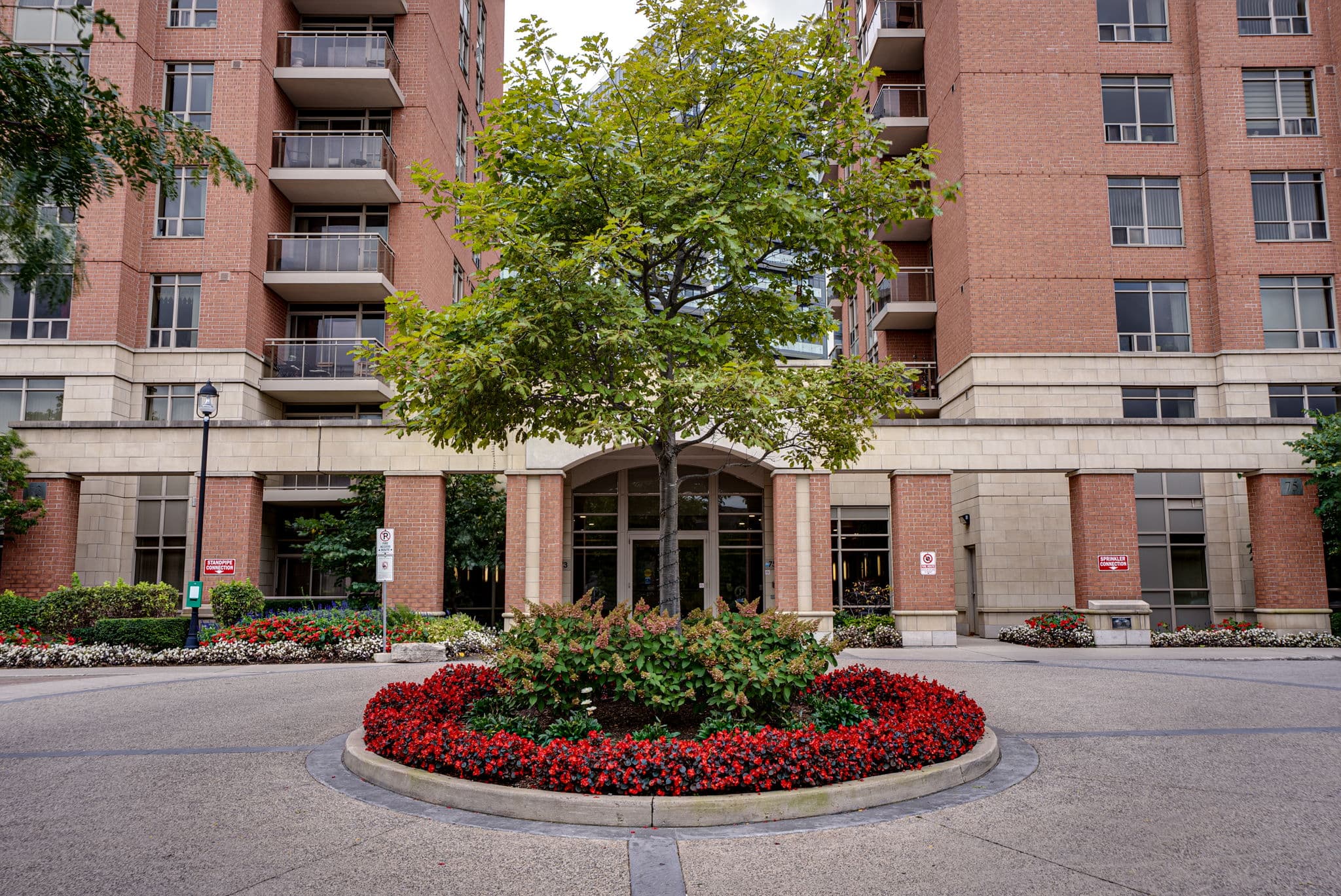 75 King William Crescent Unit 507 Richmond Hill, ON L4B 0C1