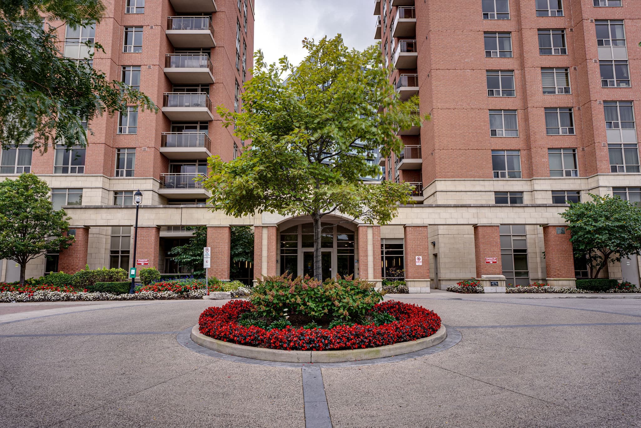 75 King William Crescent Unit 507 Richmond Hill, ON L4B 0C1