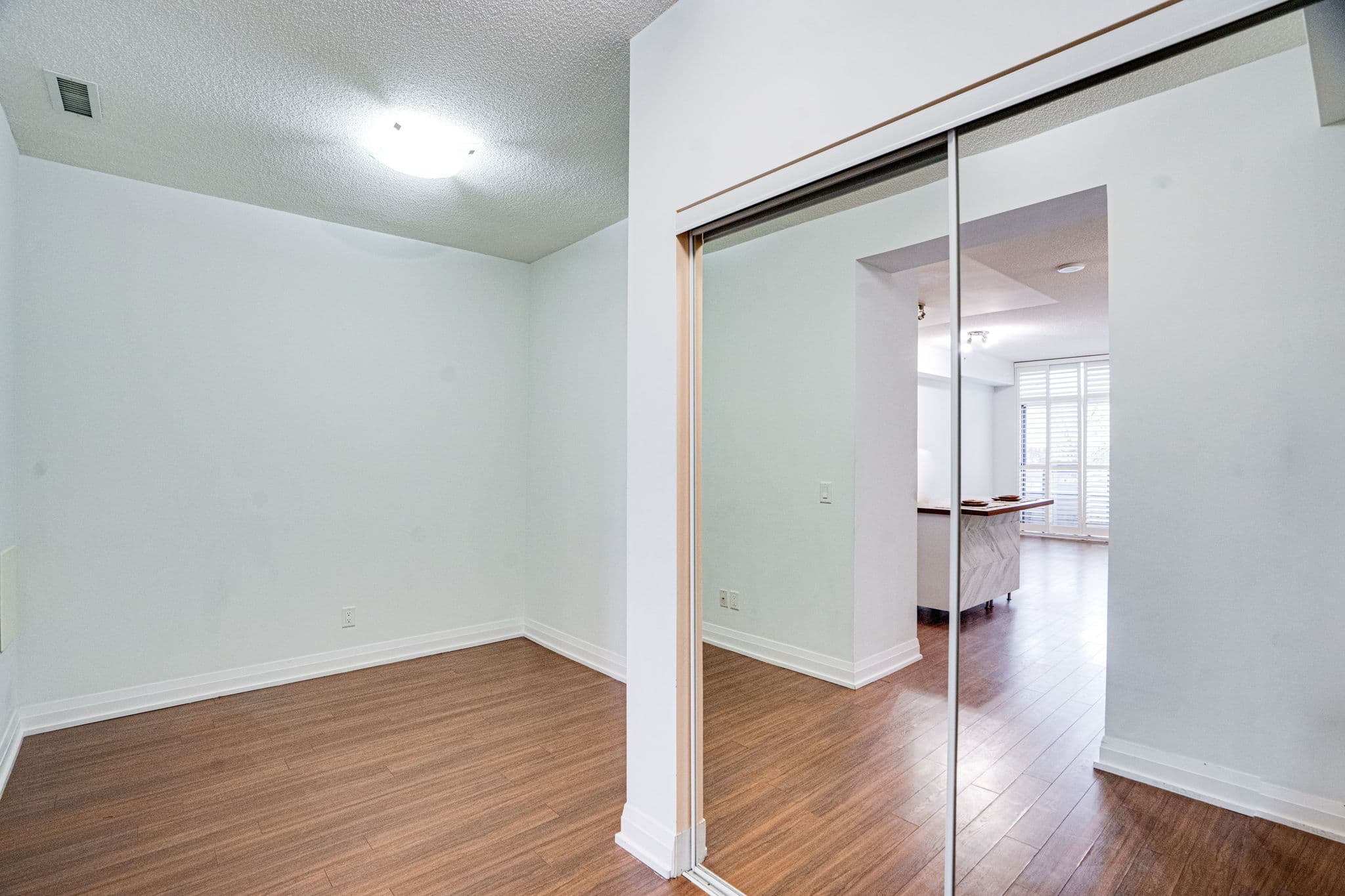 75 N Park Rd 306 Vaughan, ON L4J 0G6
