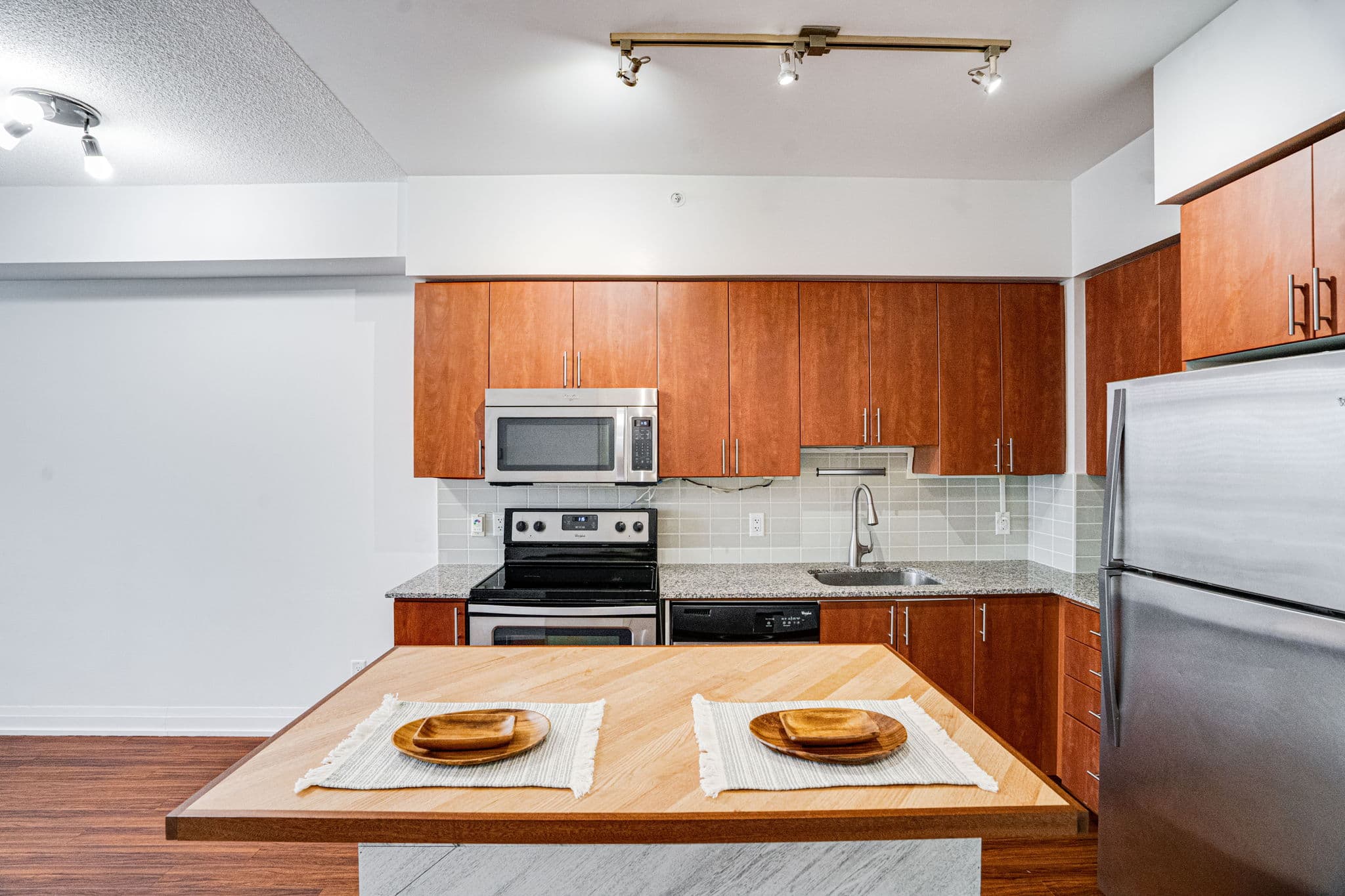 75 N Park Rd 306 Vaughan, ON L4J 0G6