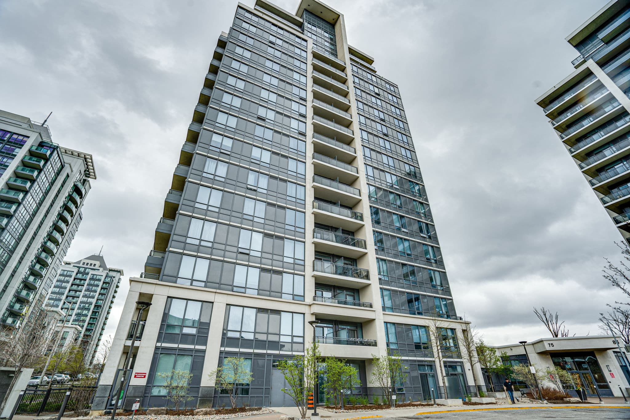 75 N Park Rd 306 Vaughan, ON L4J 0G6