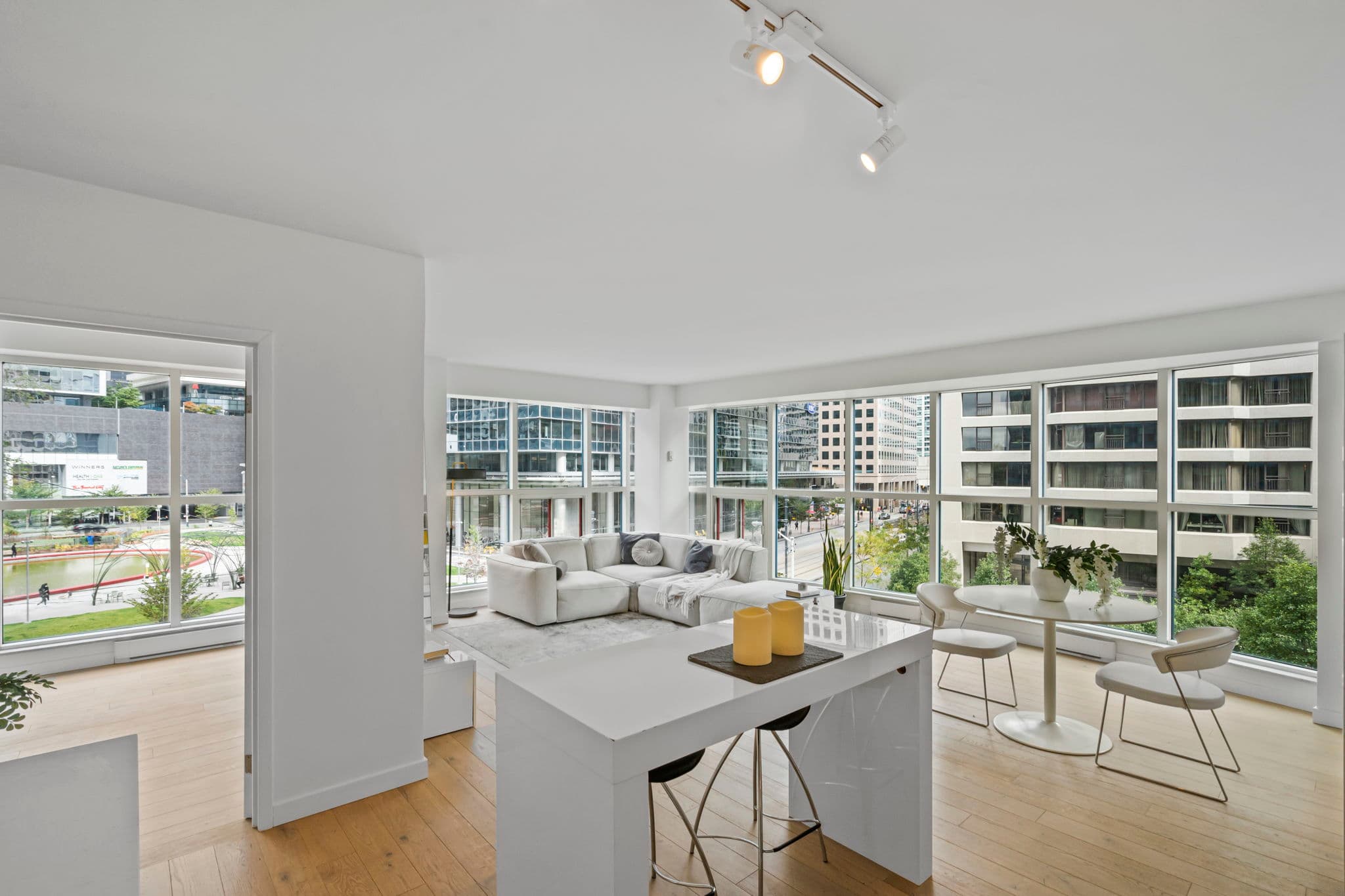 77 Harbour Square Unit 502 Toronto, ON M5J 2S2