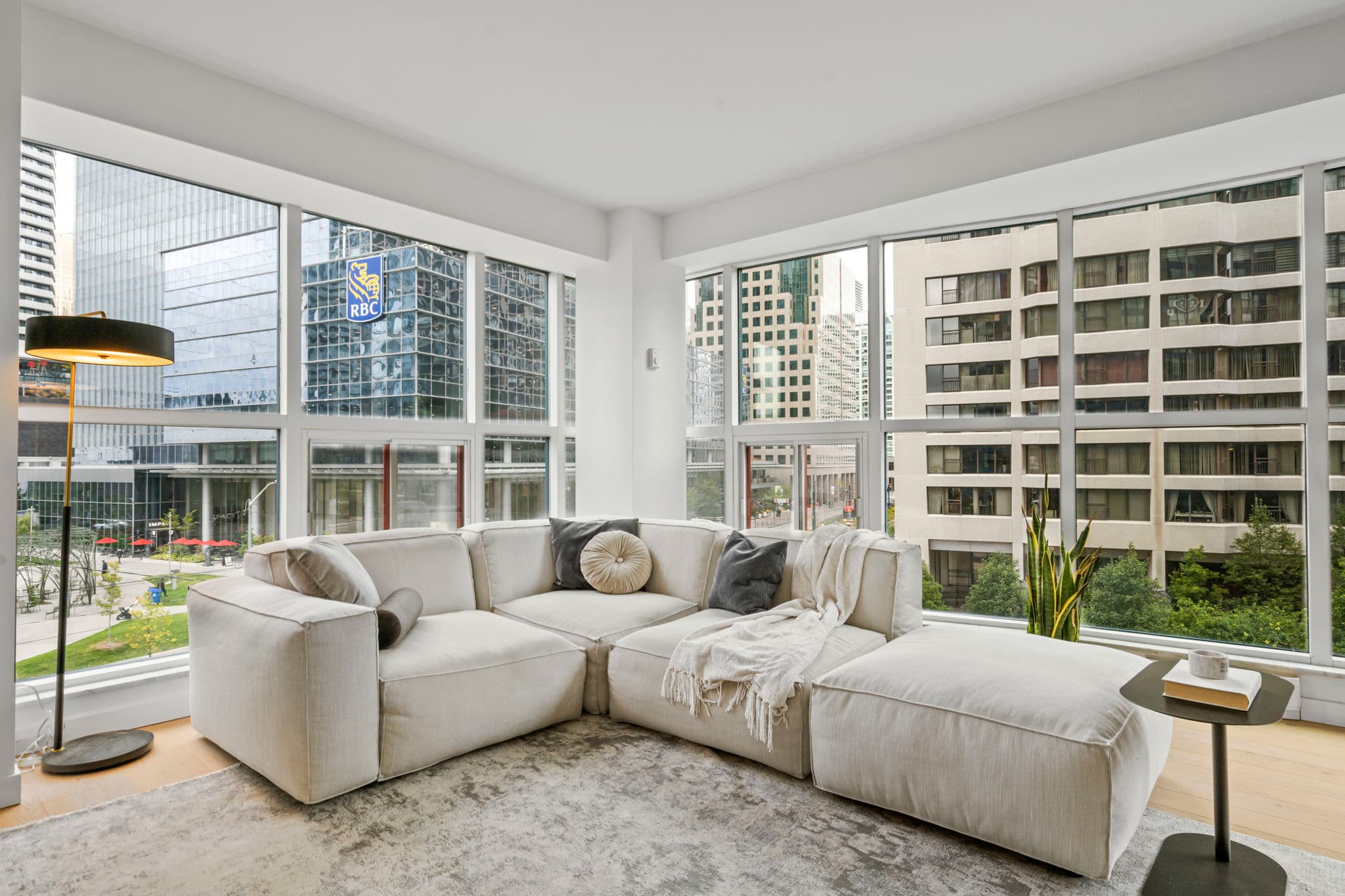 77 Harbour Square Unit 502 Toronto, ON M5J 2S2